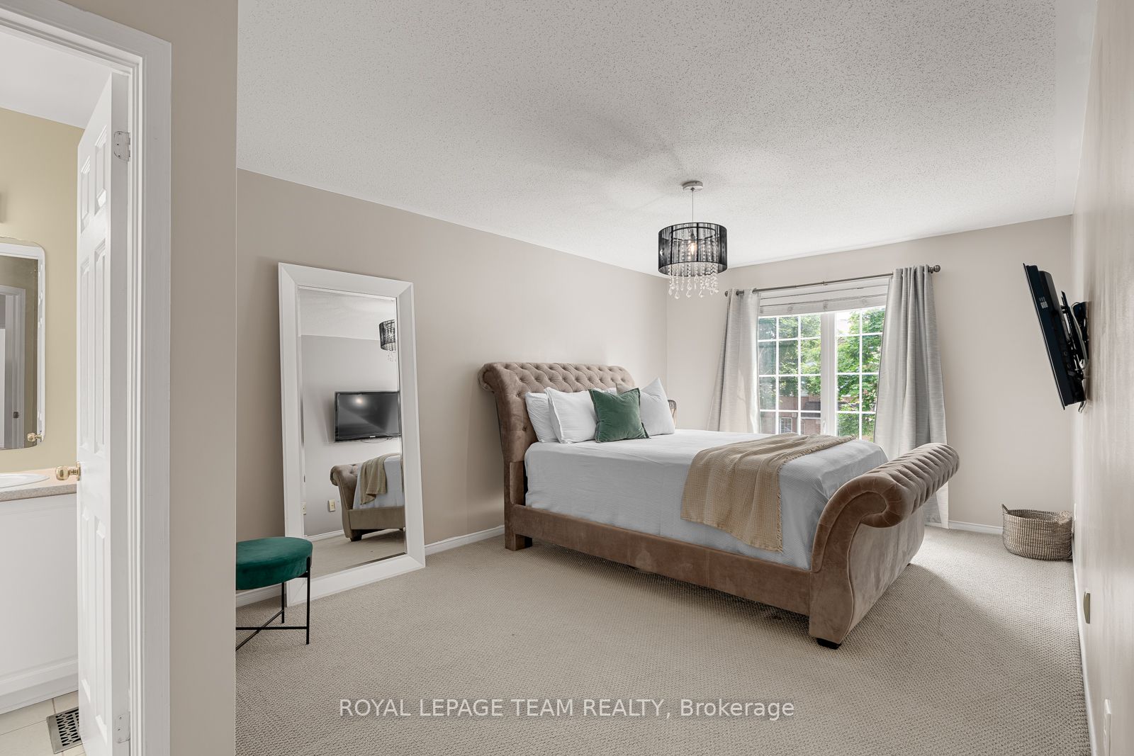 33 Valencia Street Property Photo 18