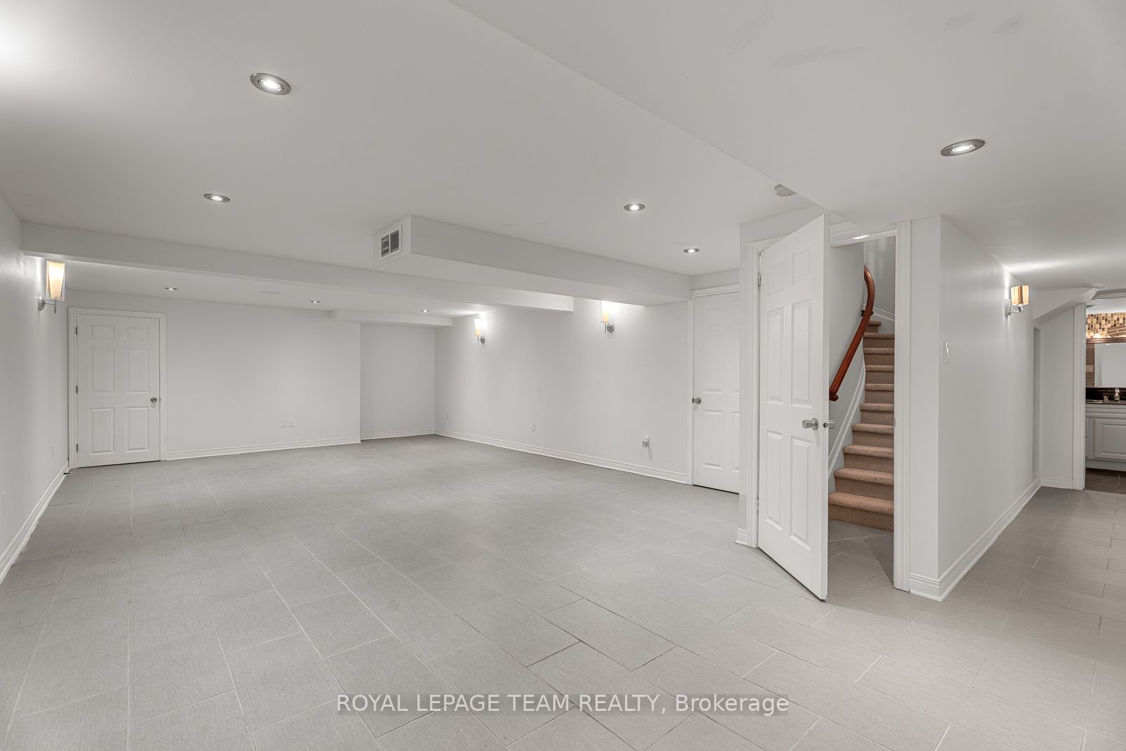 33 Valencia Street Property Photo 23