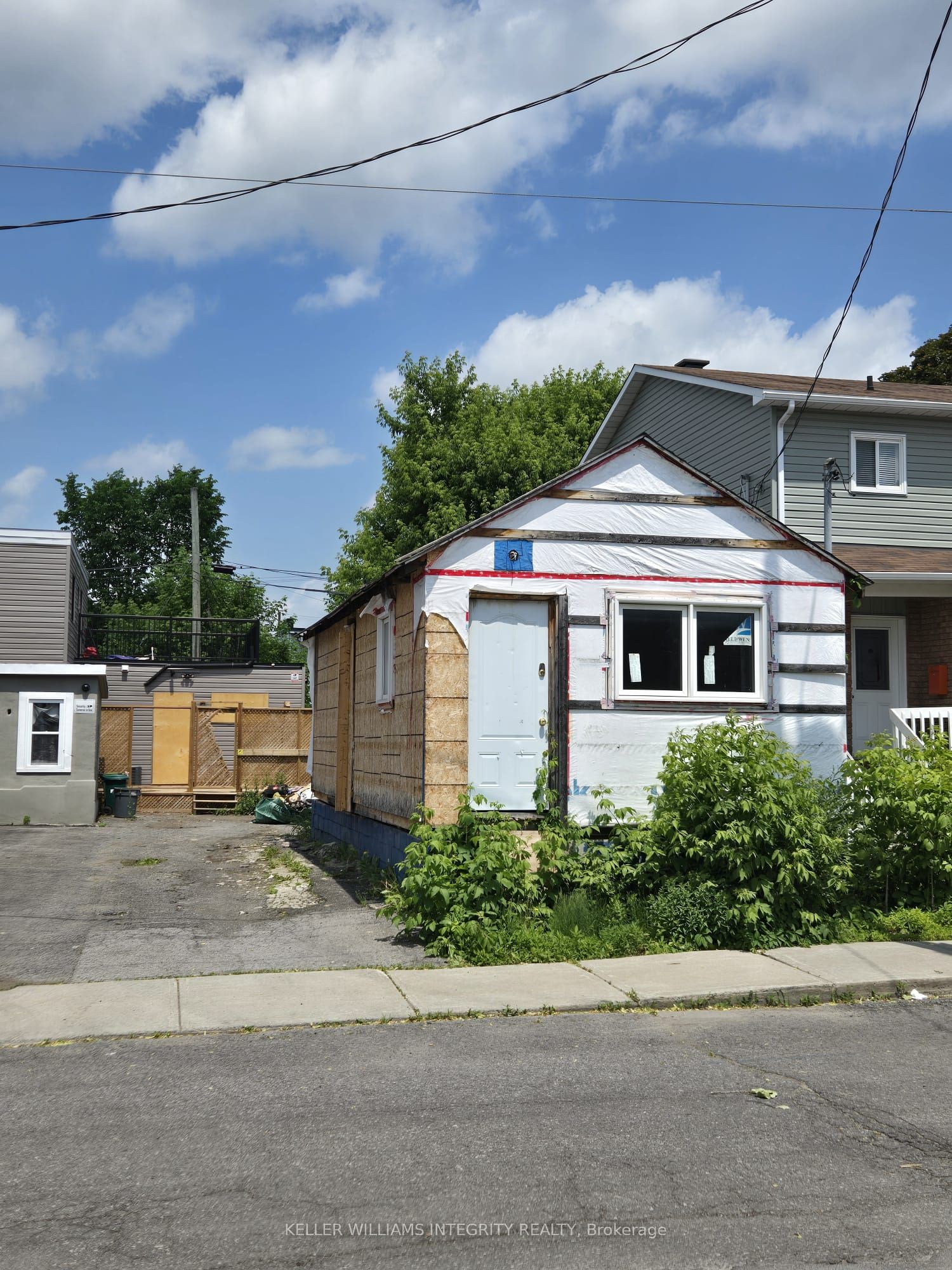 207 Carillon St Property Photo 1