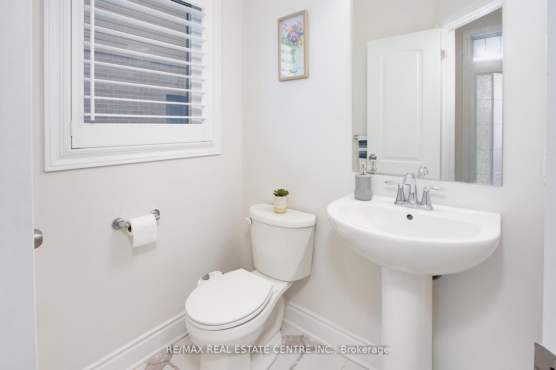 13 Sutherland Crescent Property Photo 8
