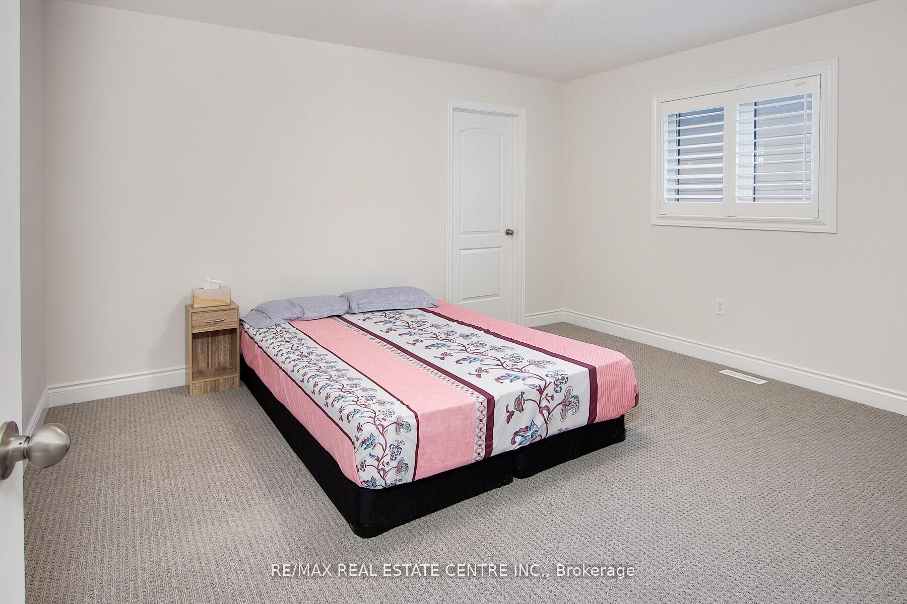 13 Sutherland Crescent Property Photo 28