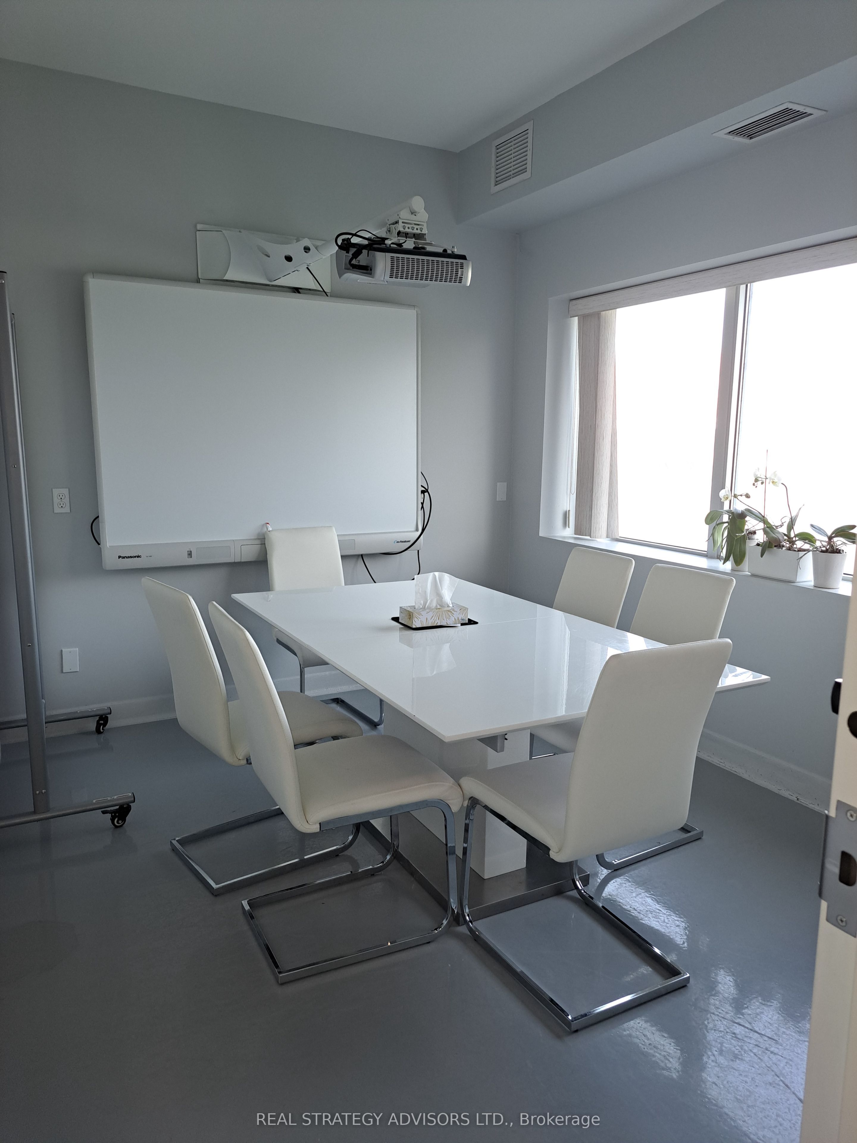 5380 Canotek Road Unit 1 Property Photo 2