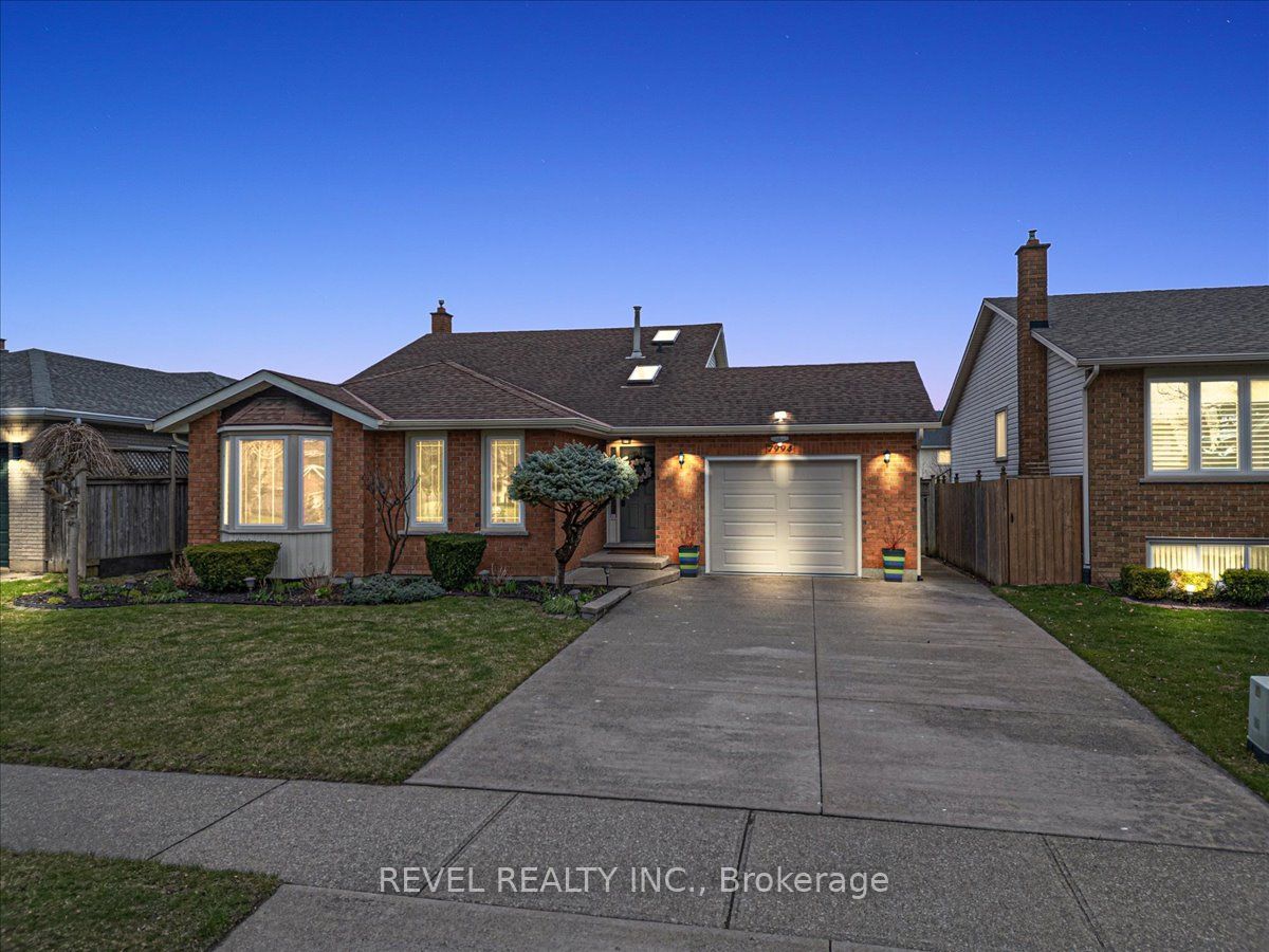 7994 Oakridge Dr Property Photo 1