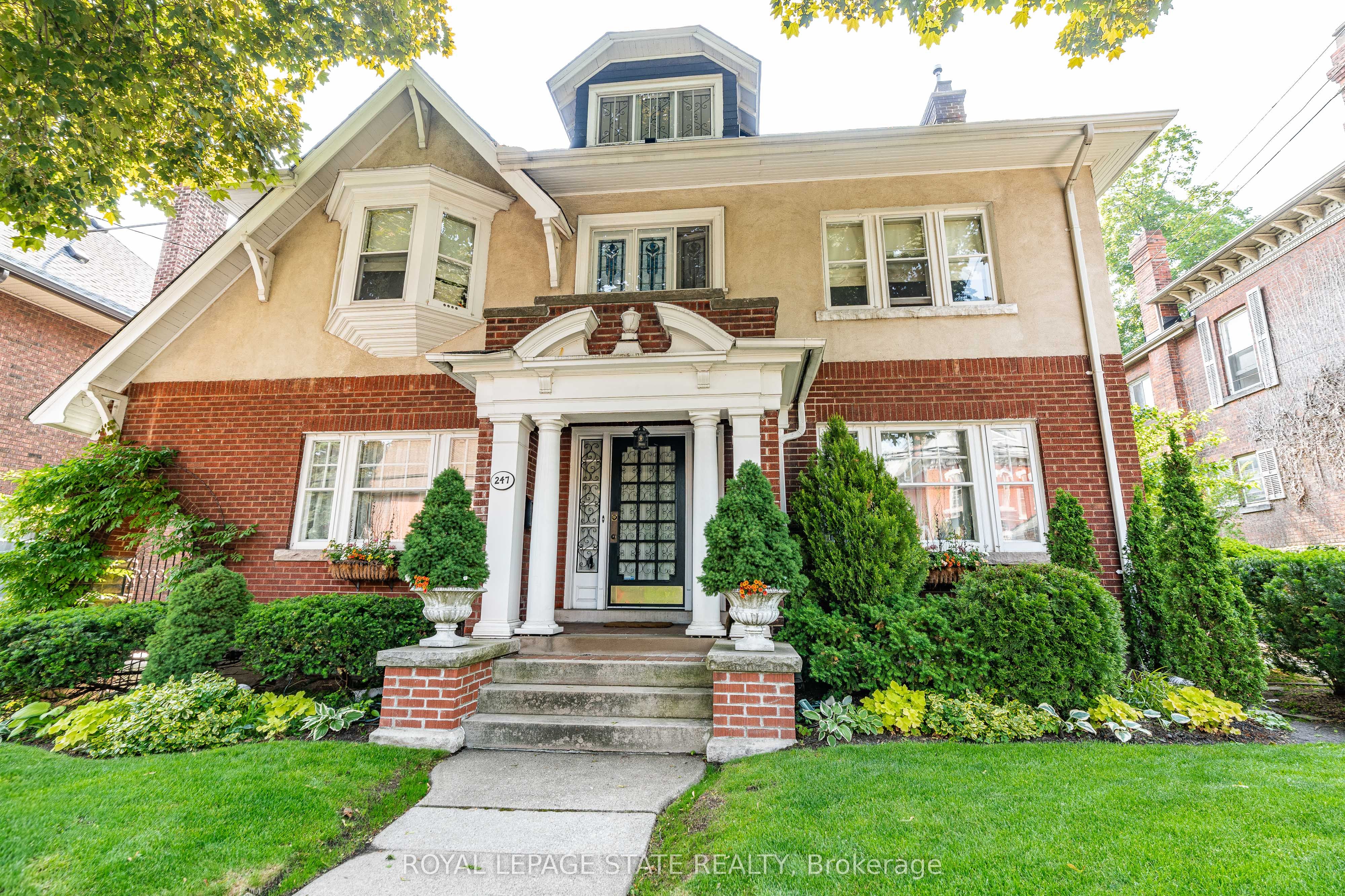 247 Macnab Street S Property Photo