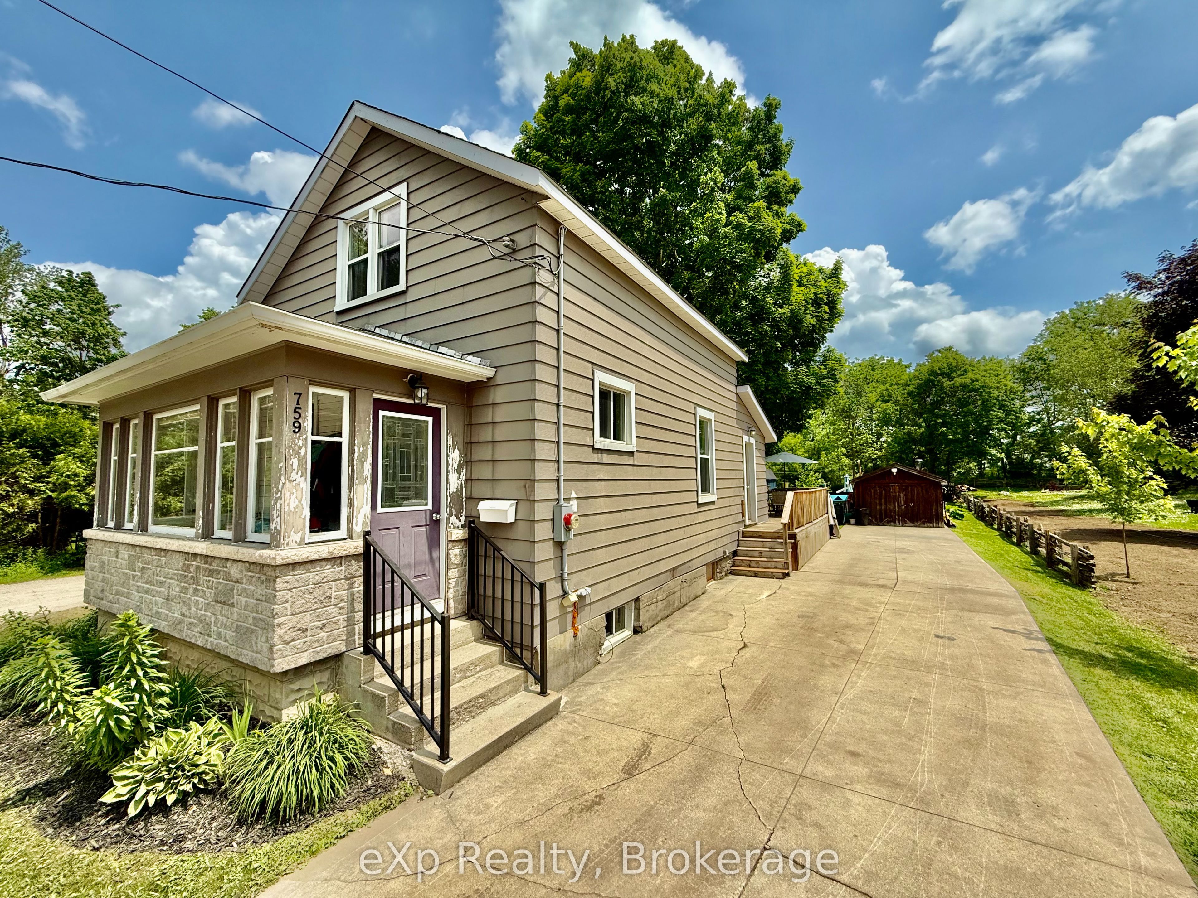 759 8 A Ave Property Photo 1
