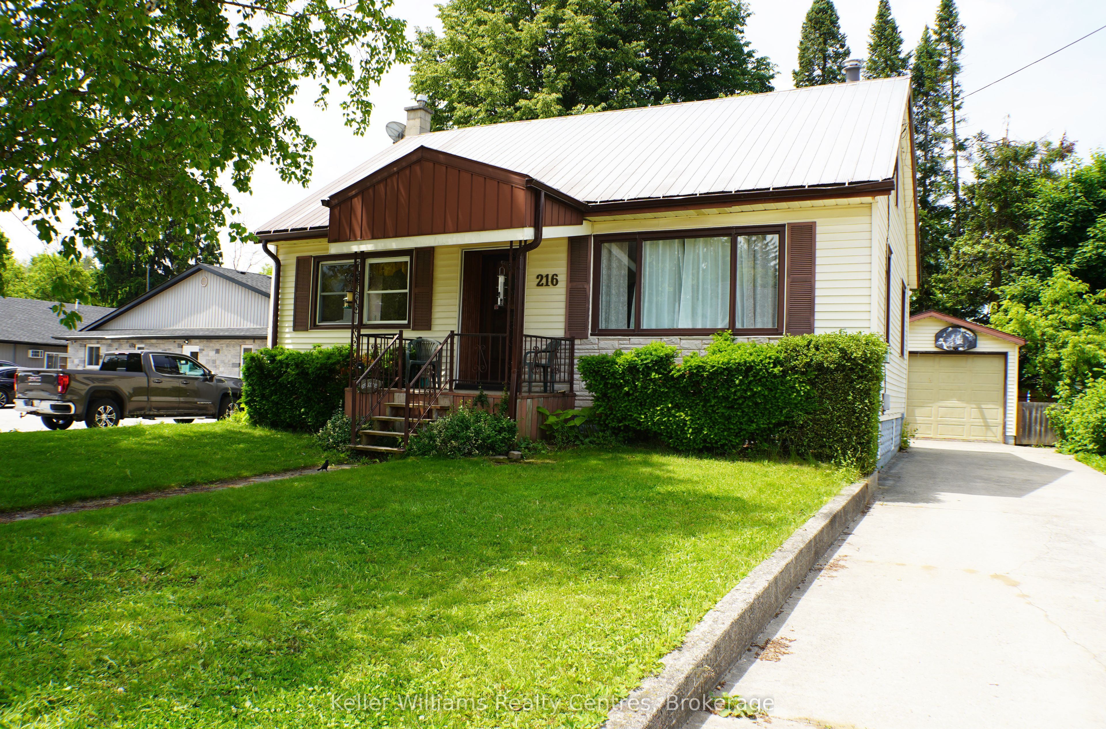 216 Queen St S Property Photo 1
