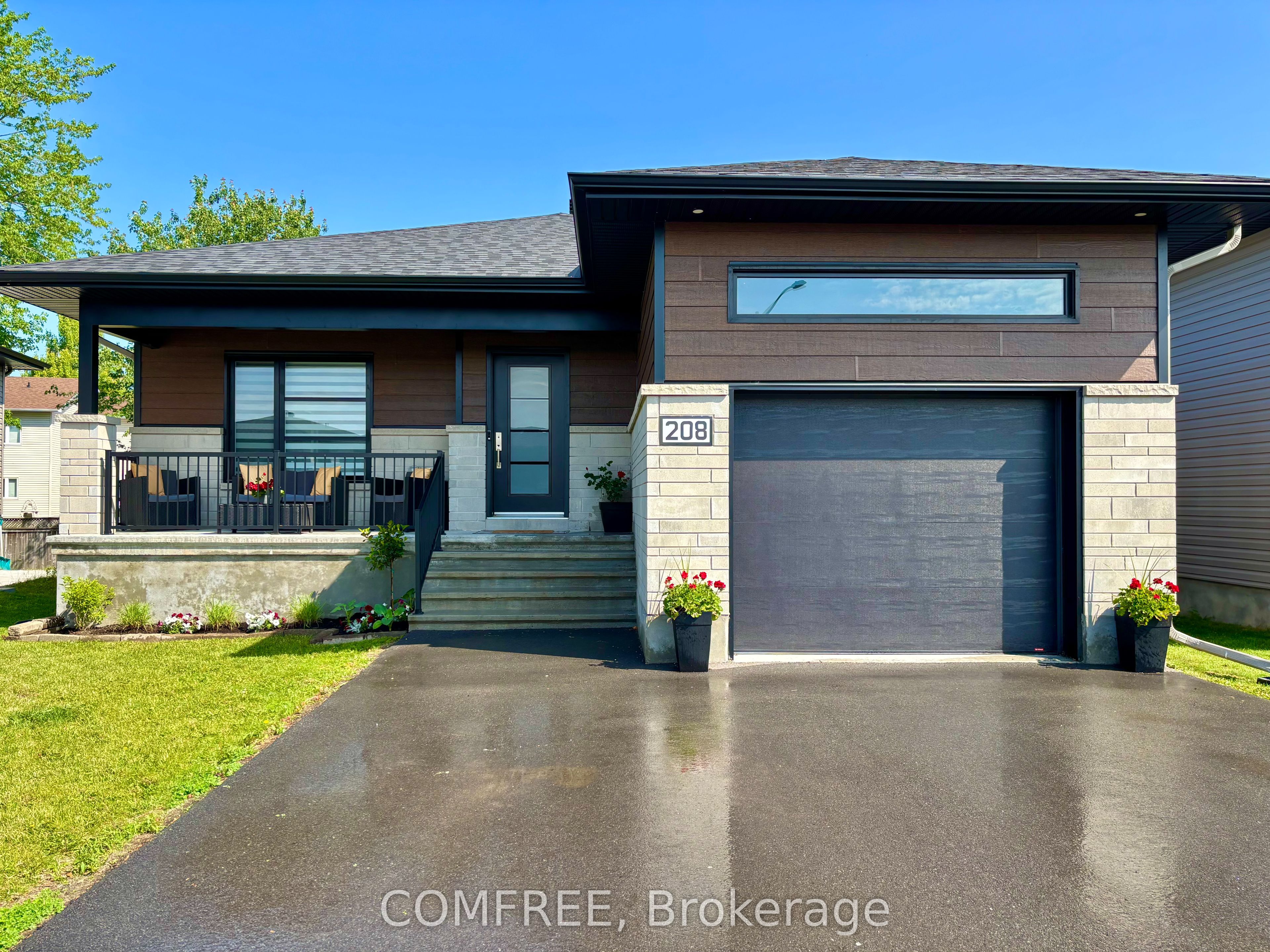 192 Filion St Property Photo 1
