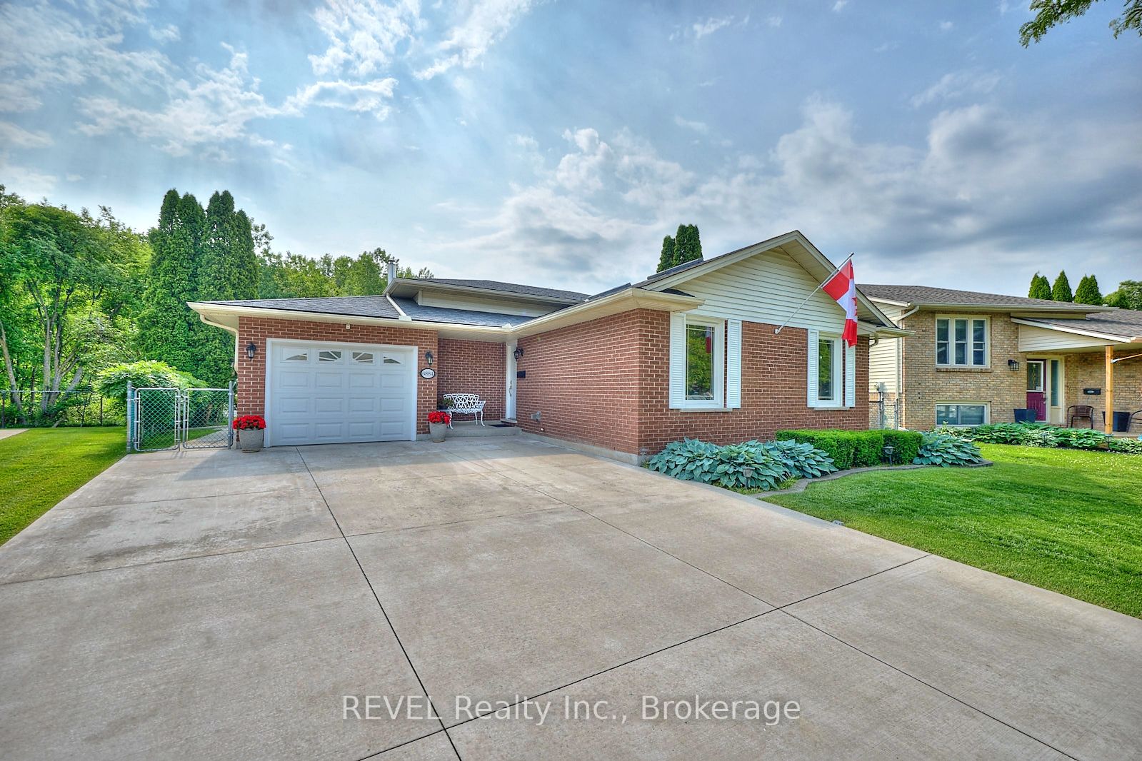 6884 Devon Dr Property Photo 1