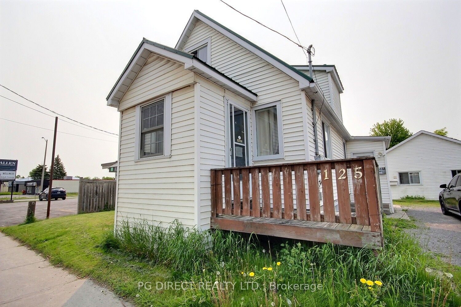 125 College St E Property Photo 1