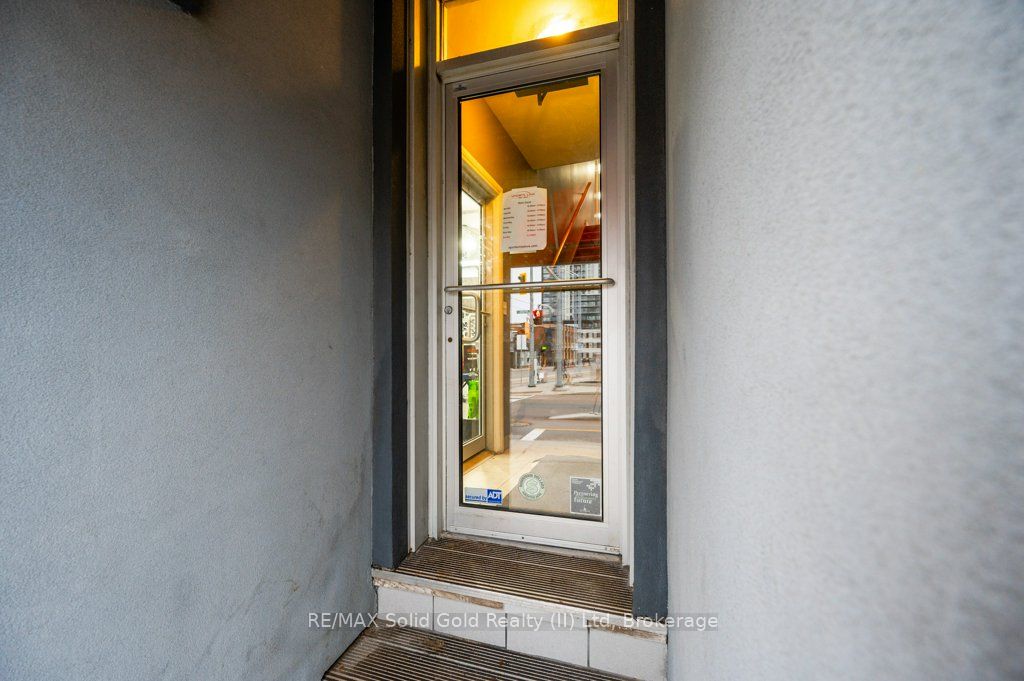 77 Ontario Street S Property Photo 4