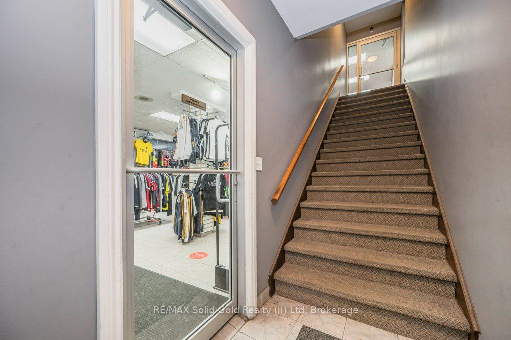 77 Ontario Street S Property Photo 5