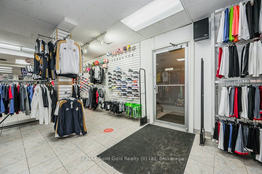 77 Ontario Street S Property Photo 6
