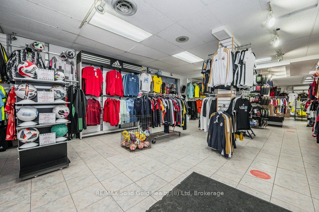 77 Ontario Street S Property Photo 8