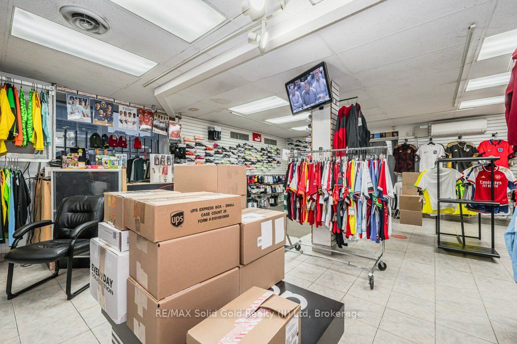77 Ontario Street S Property Photo 12