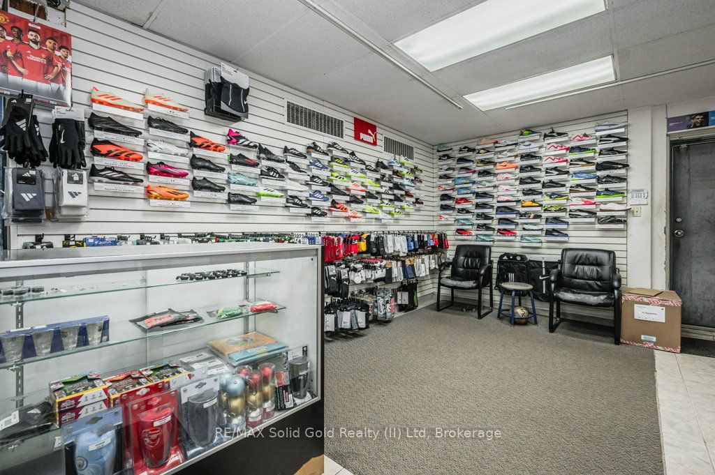 77 Ontario Street S Property Photo 14