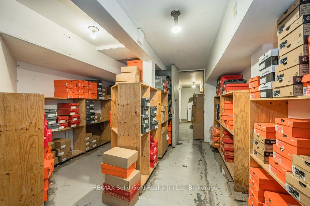 77 Ontario Street S Property Photo 35