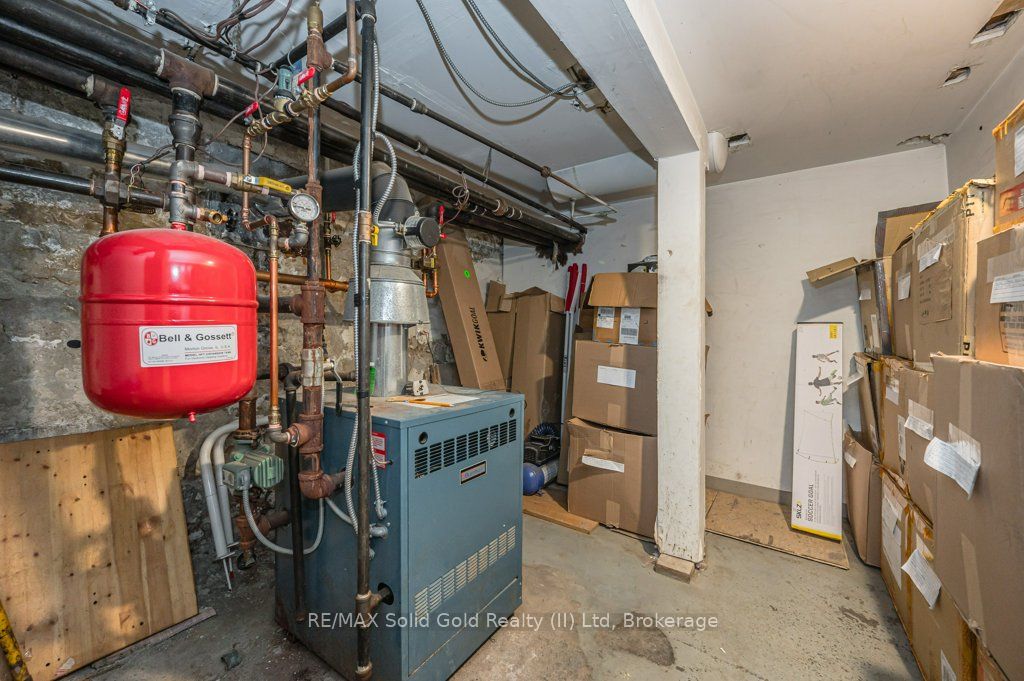 77 Ontario Street S Property Photo 36