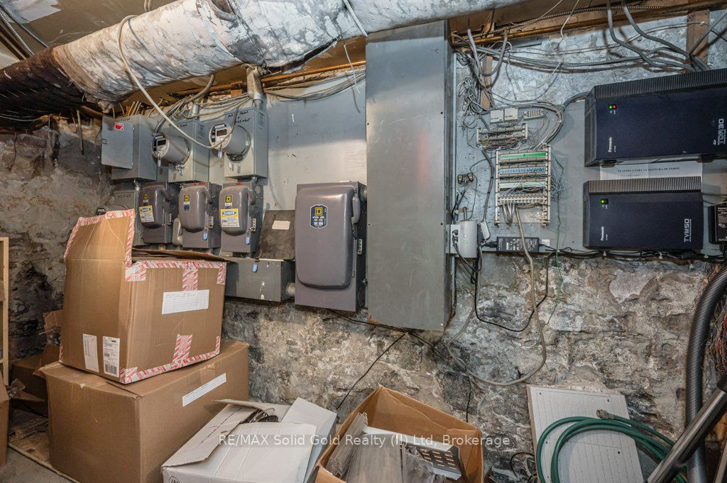 77 Ontario Street S Property Photo 38