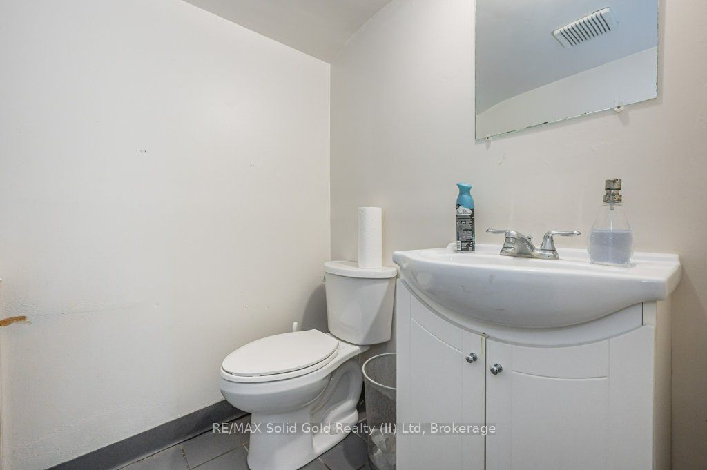 77 Ontario Street S Property Photo 40