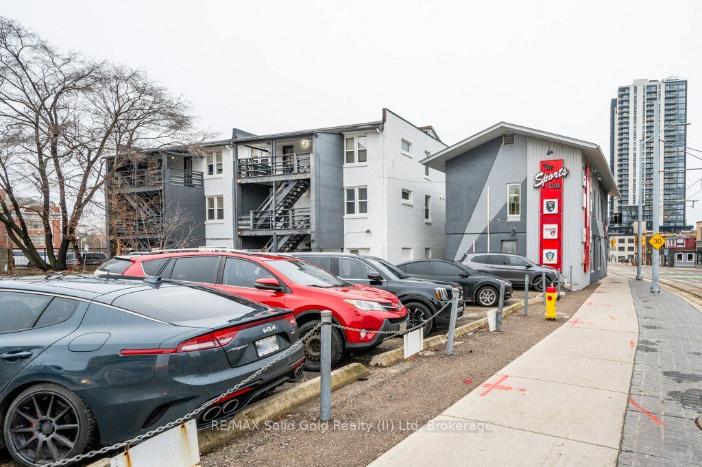 77 Ontario Street S Property Photo 43