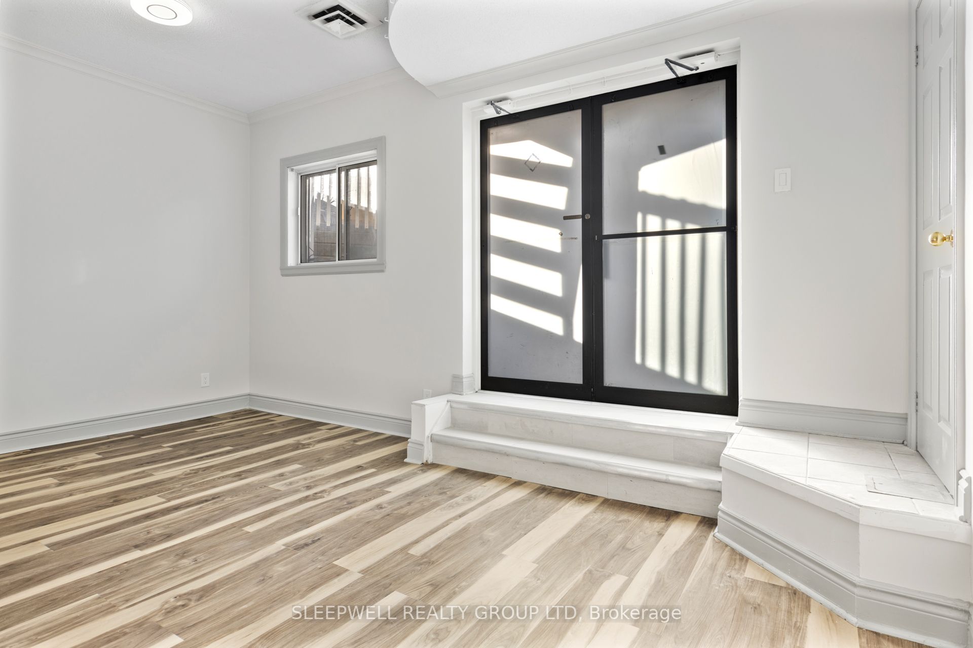 455-457 Somerset Street W Property Photo 4