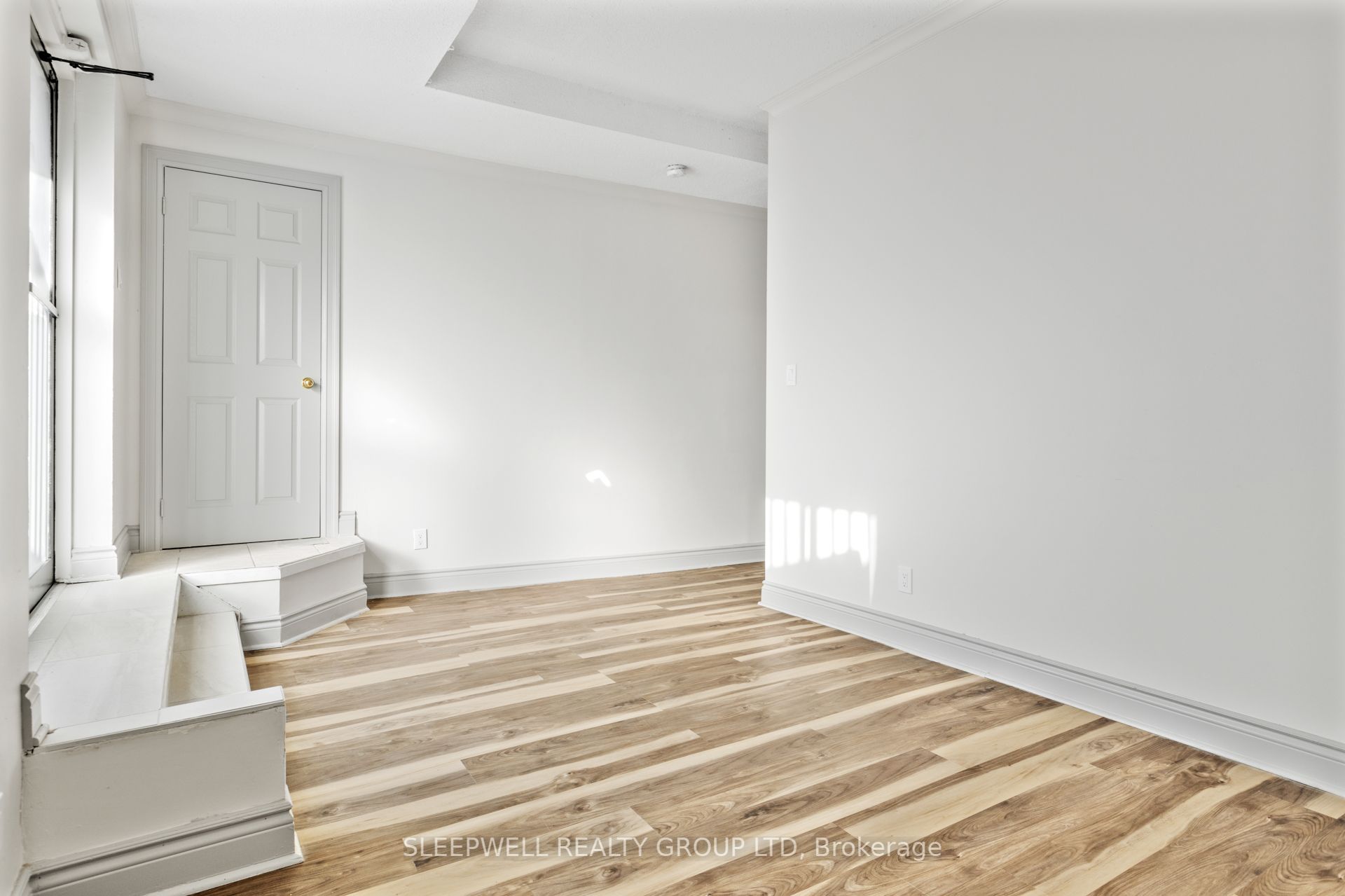455-457 Somerset Street W Property Photo 5