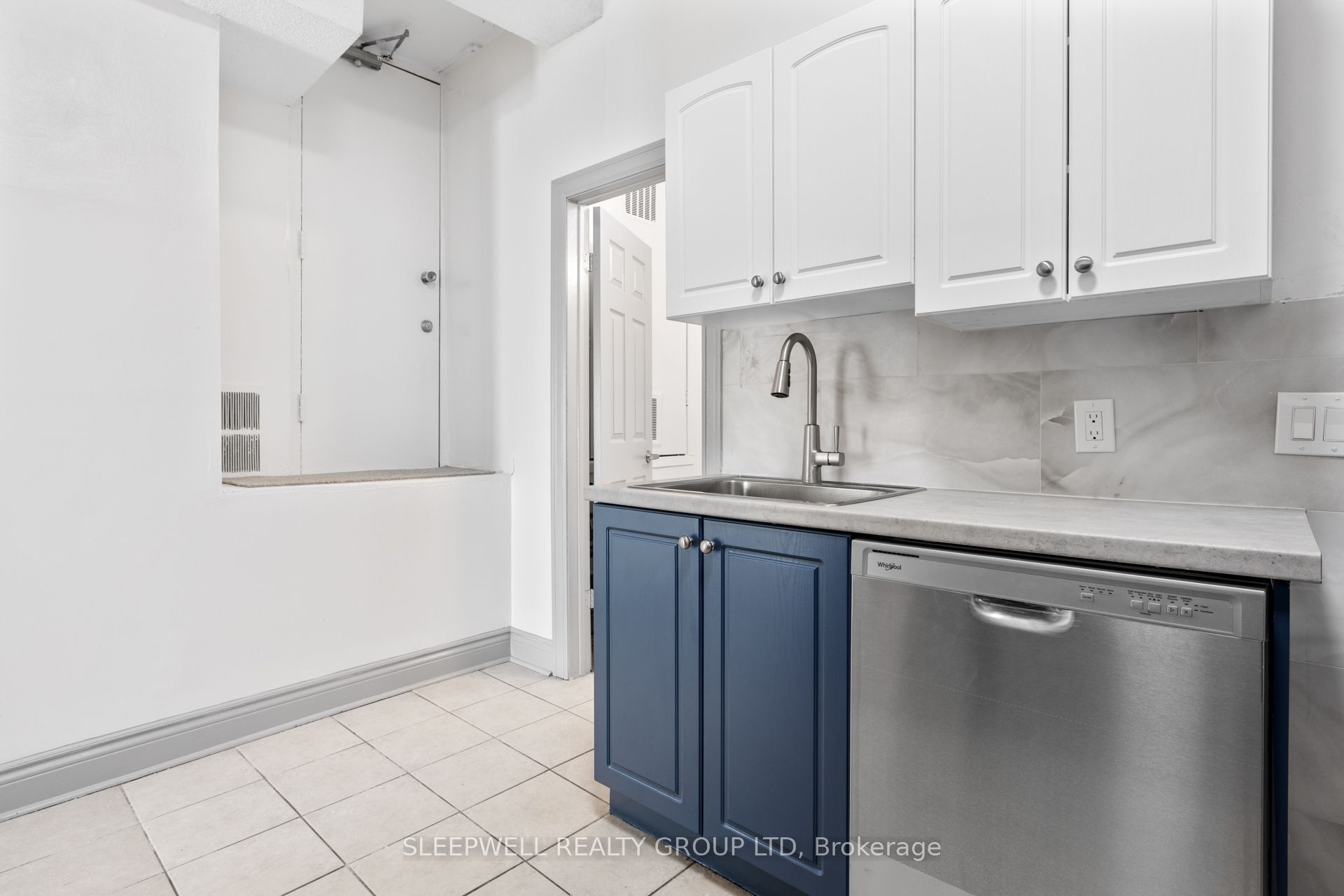 455-457 Somerset Street W Property Photo 8