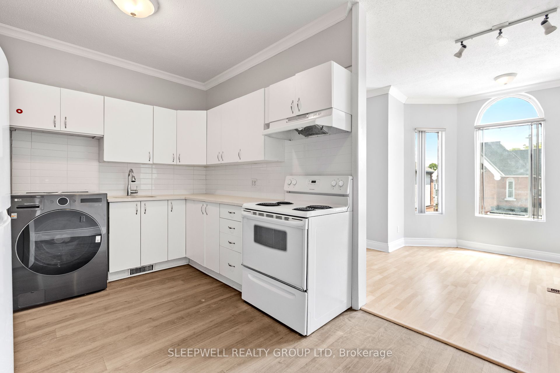 455-457 Somerset Street W Property Photo 14