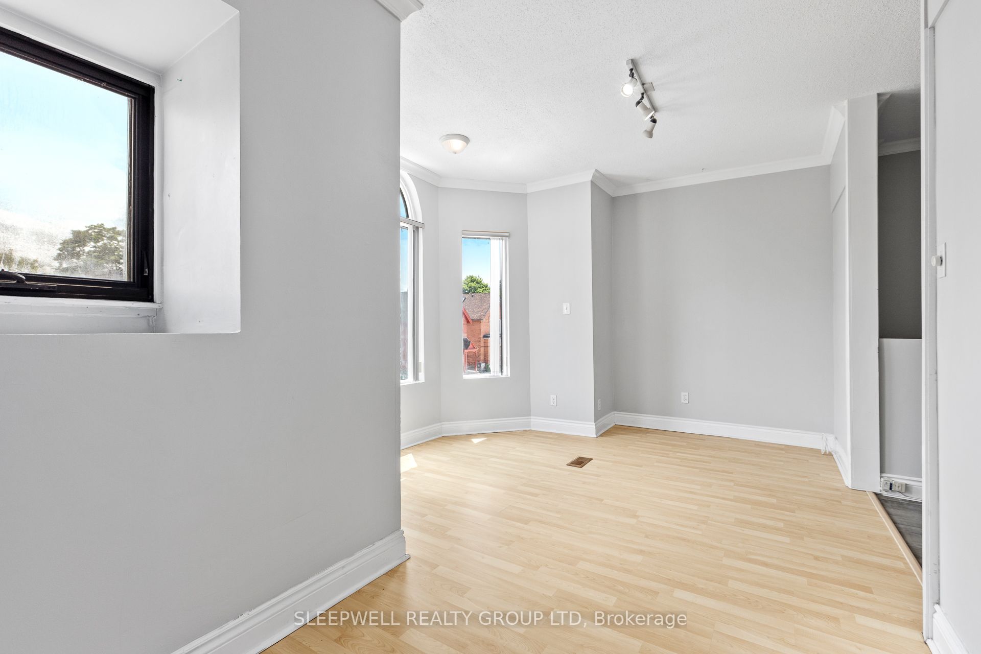 455-457 Somerset Street W Property Photo 17