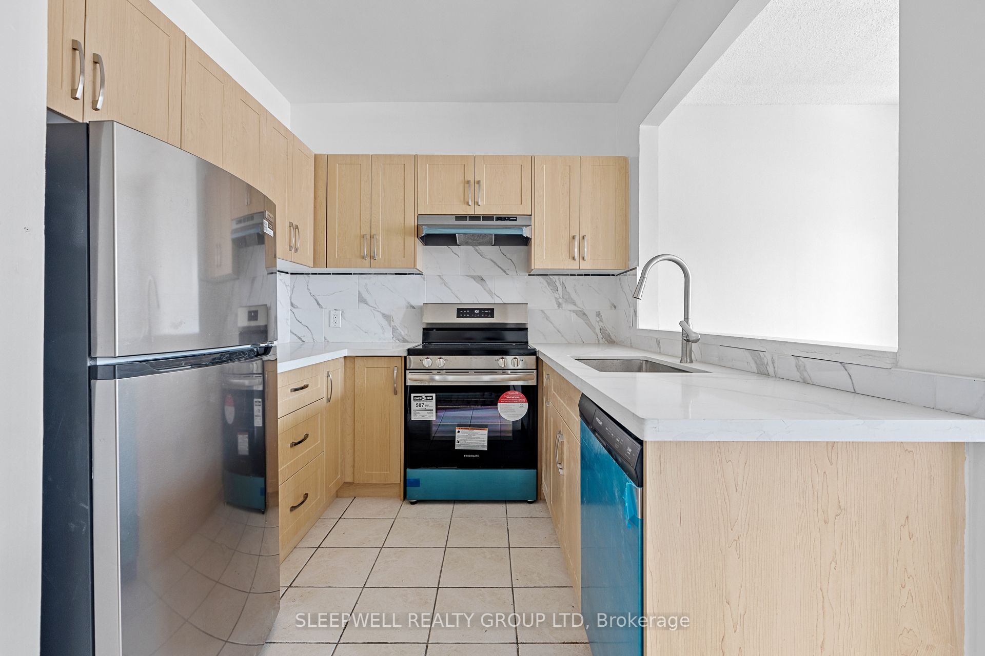 455-457 Somerset Street W Property Photo 23