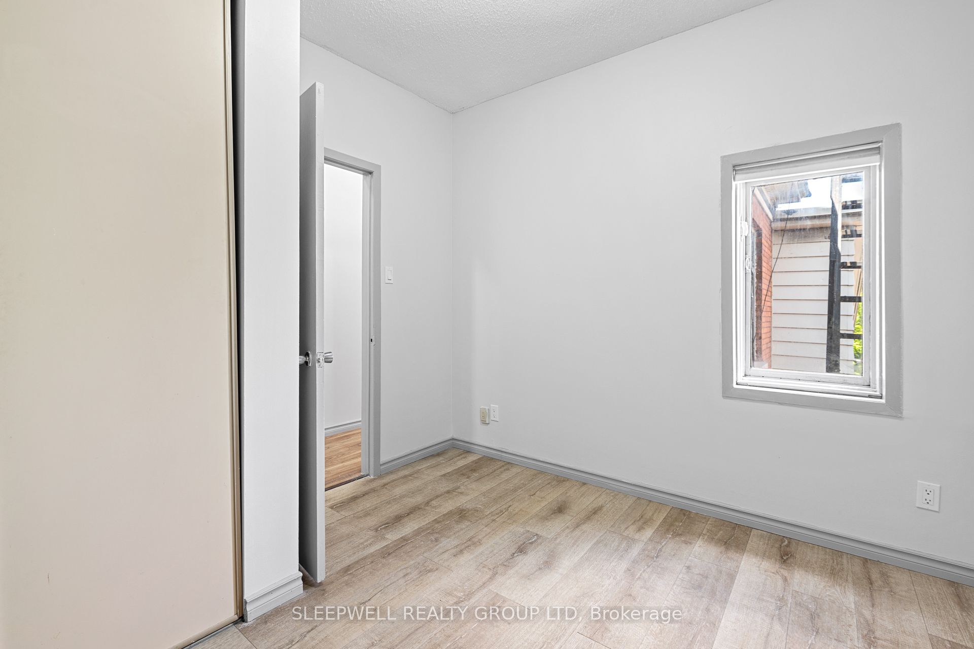 455-457 Somerset Street W Property Photo 27
