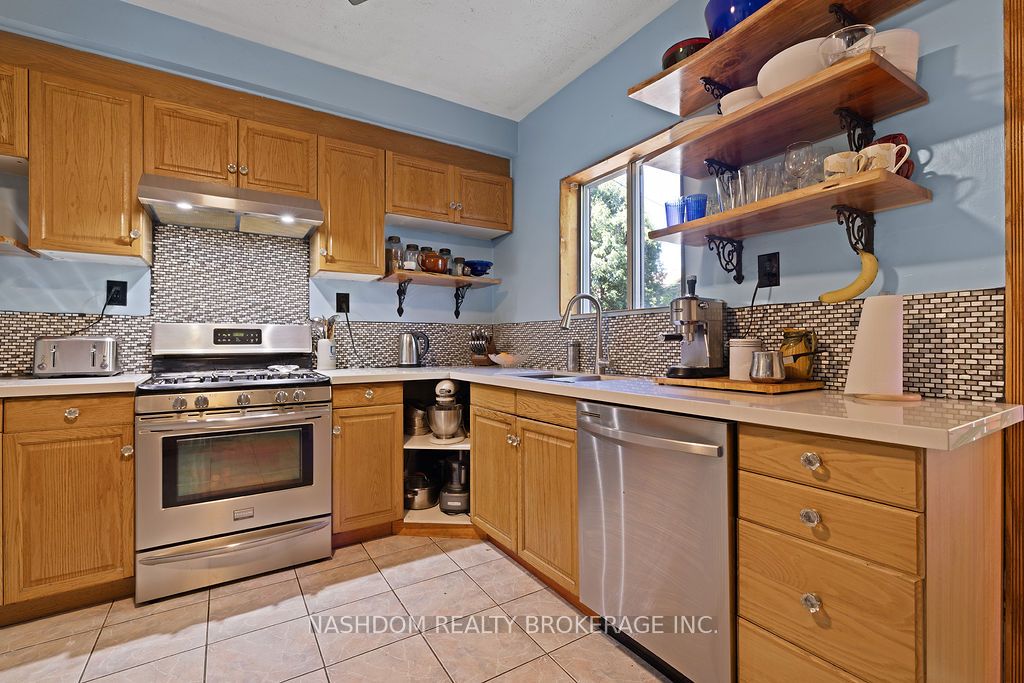 23 Fairleigh Avenue N Property Photo 9
