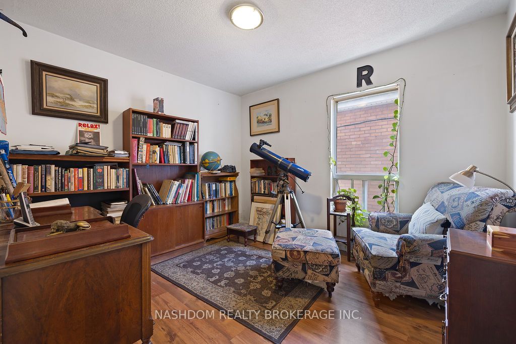 23 Fairleigh Avenue N Property Photo 17