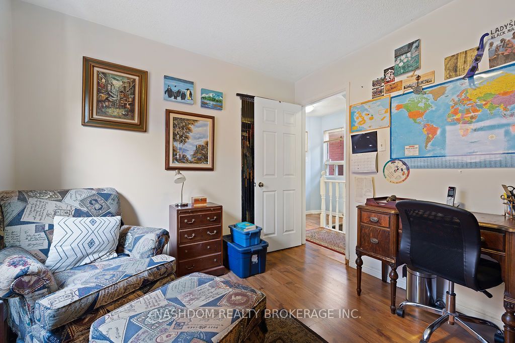 23 Fairleigh Avenue N Property Photo 18