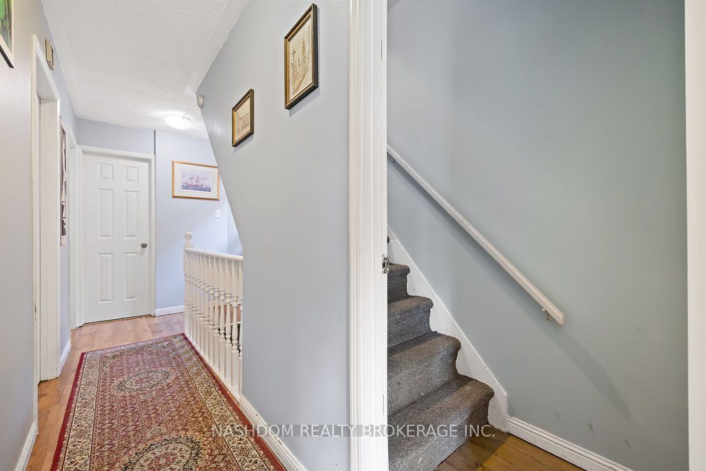 23 Fairleigh Avenue N Property Photo 21