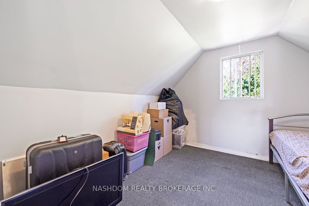 23 Fairleigh Avenue N Property Photo 26