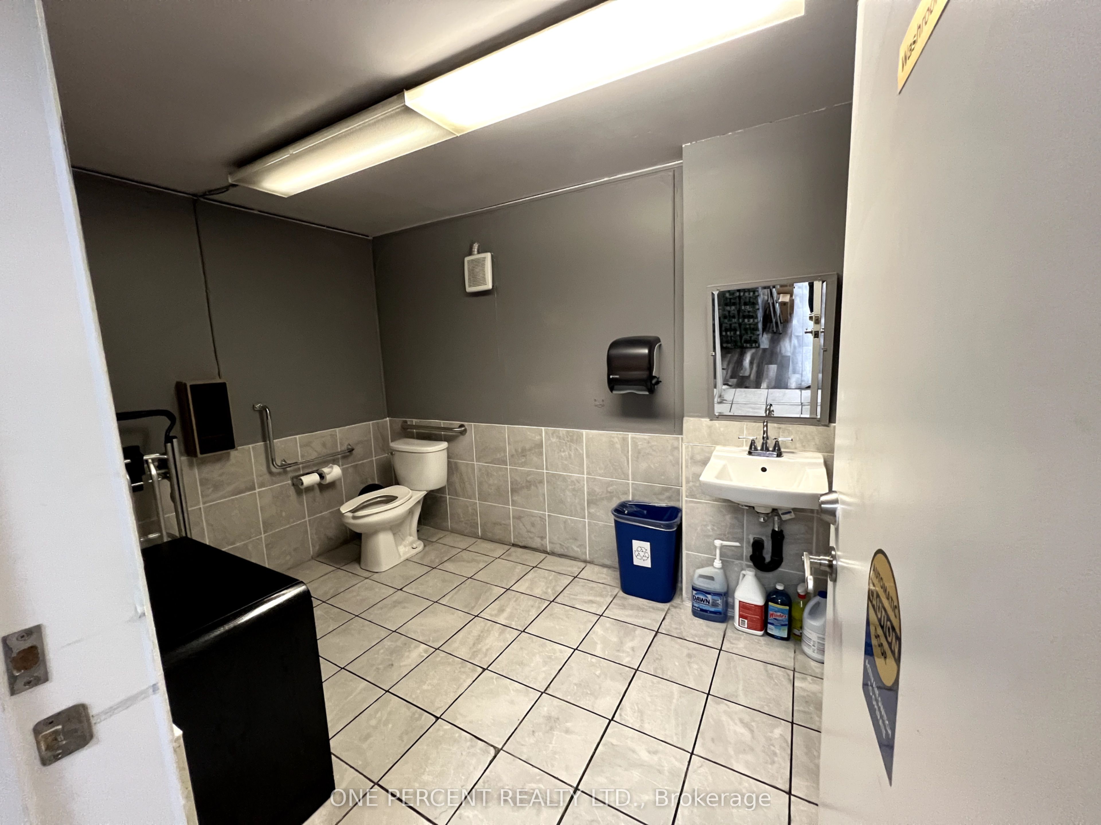 54 King Street E Property Photo 3