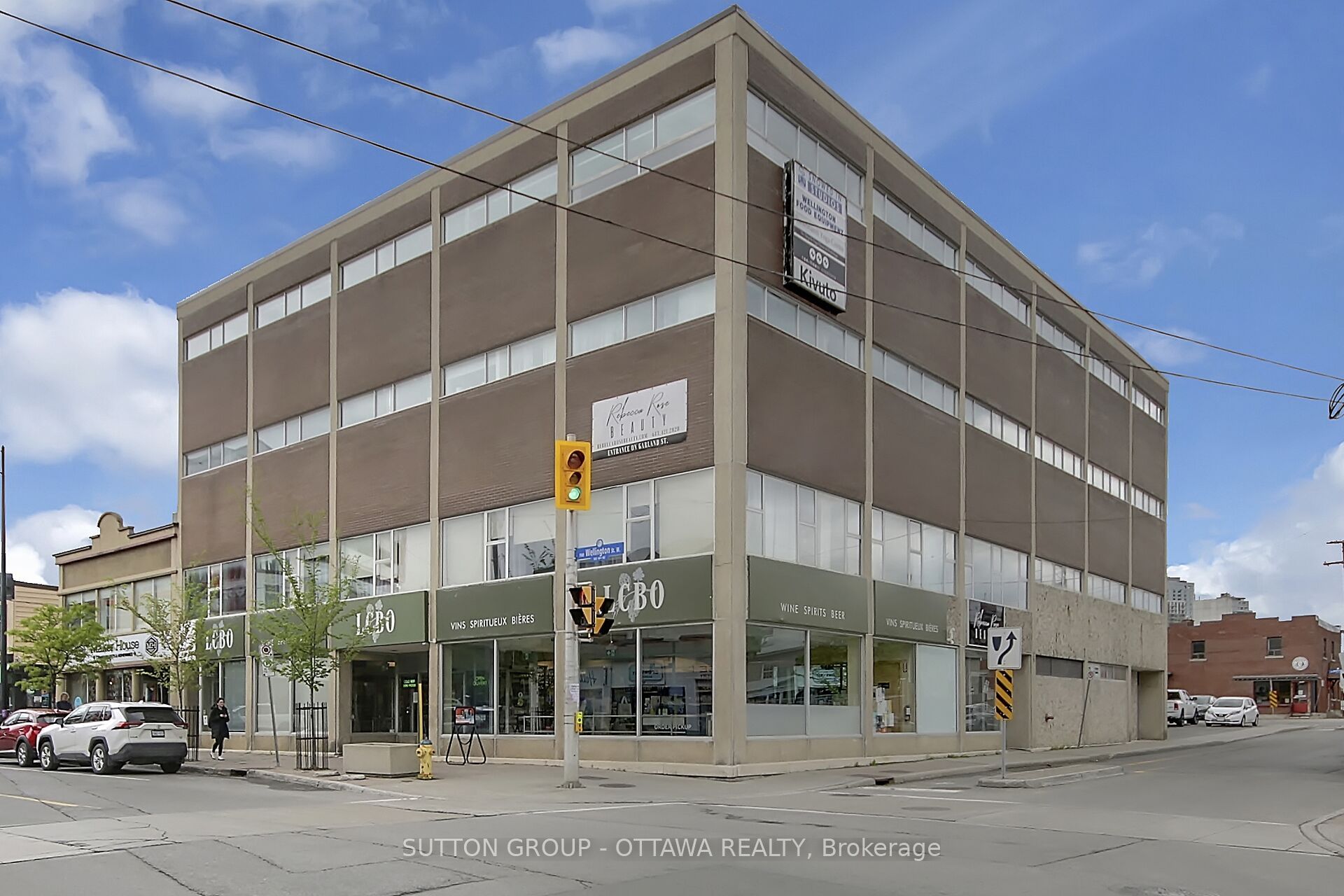 981 Wellington Street 400 Property Photo 1