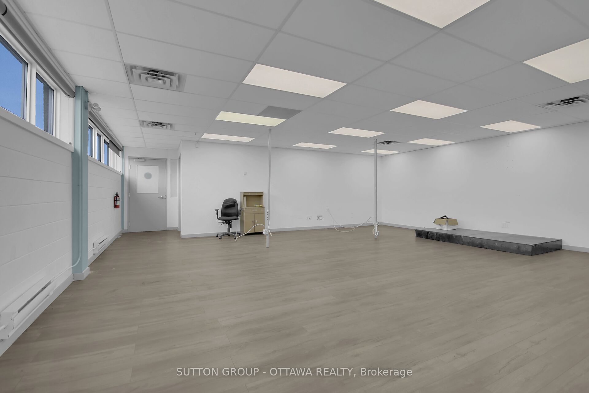 981 Wellington Street 400 Property Photo 2