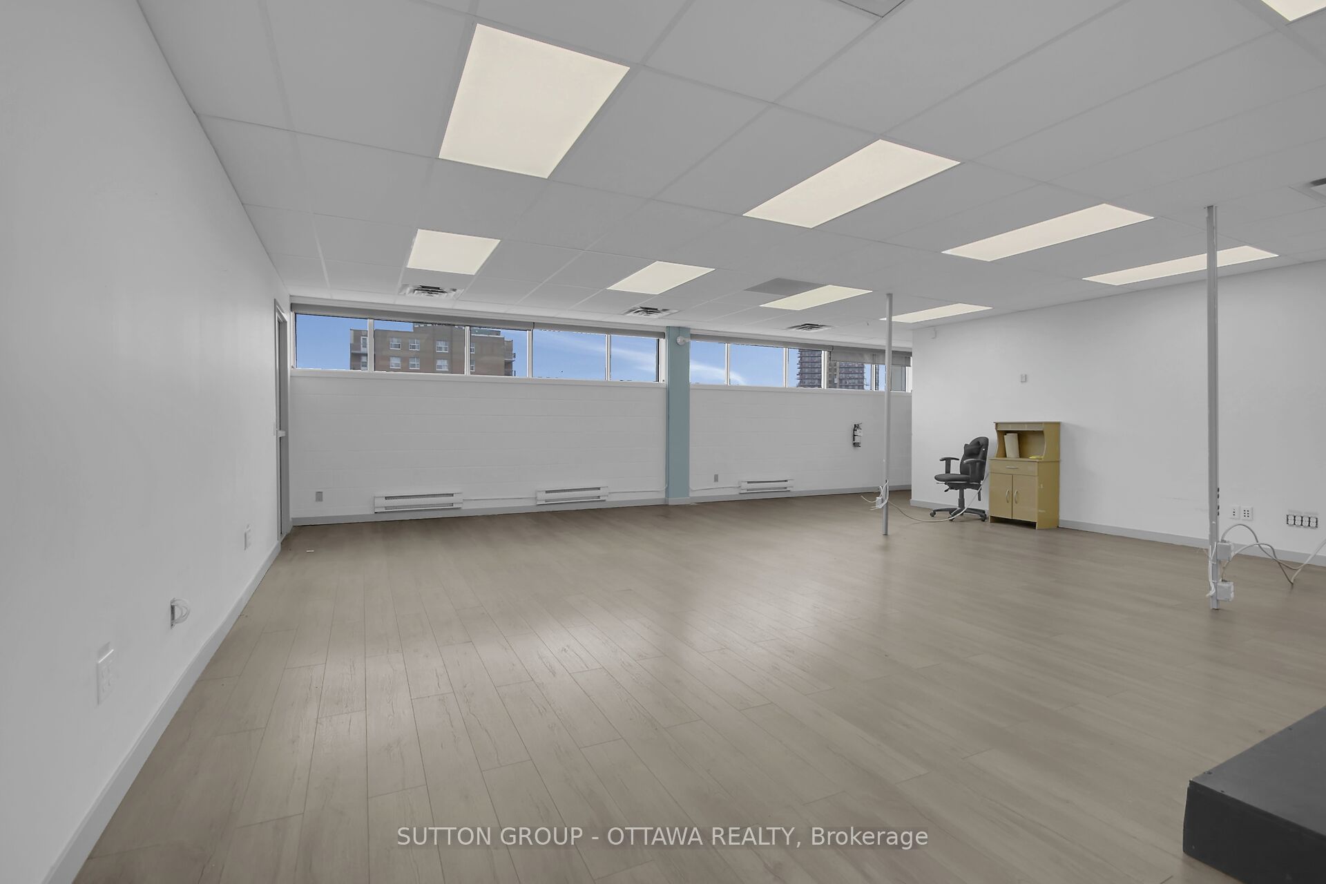 981 Wellington Street 400 Property Photo 3