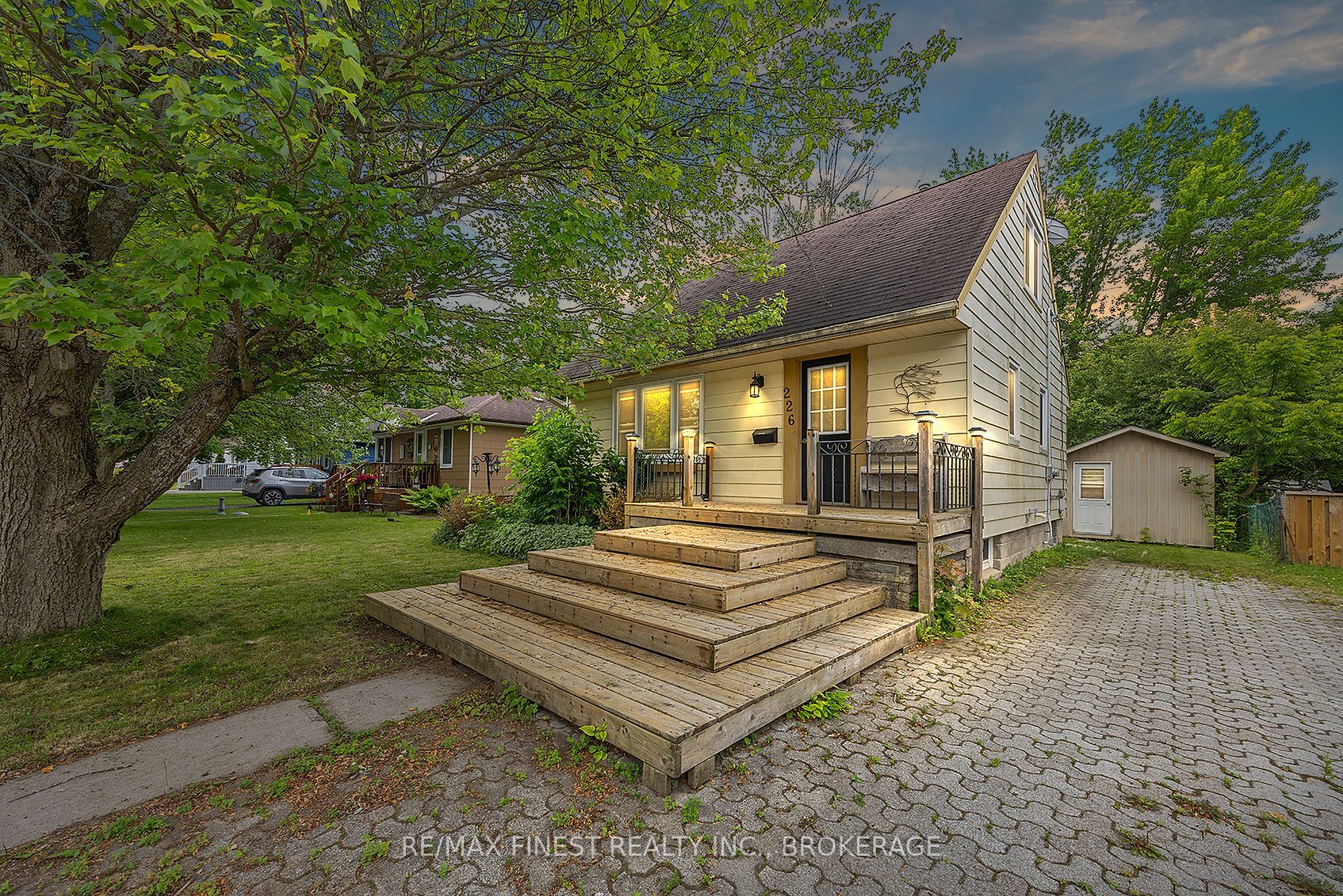226 Simcoe Street Property Photo 1