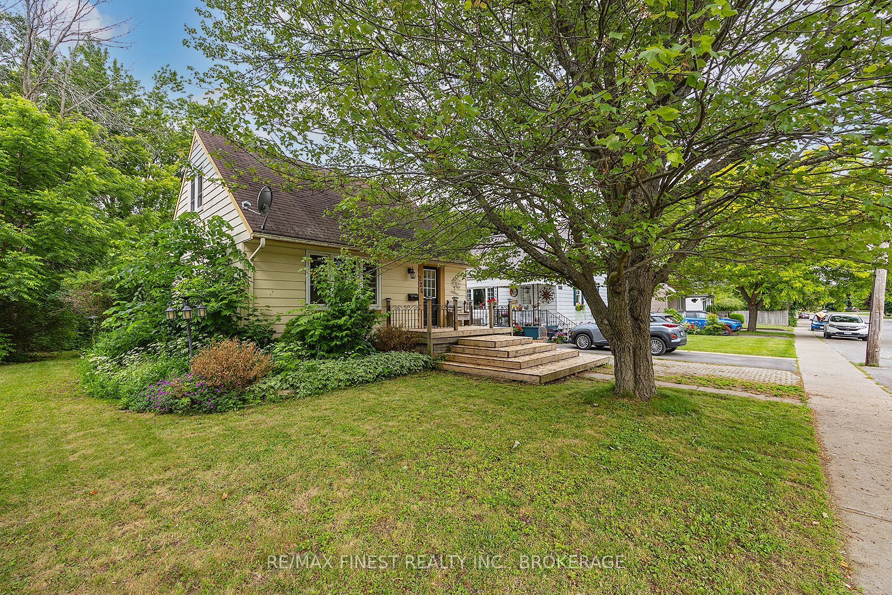 226 Simcoe Street Property Photo 4