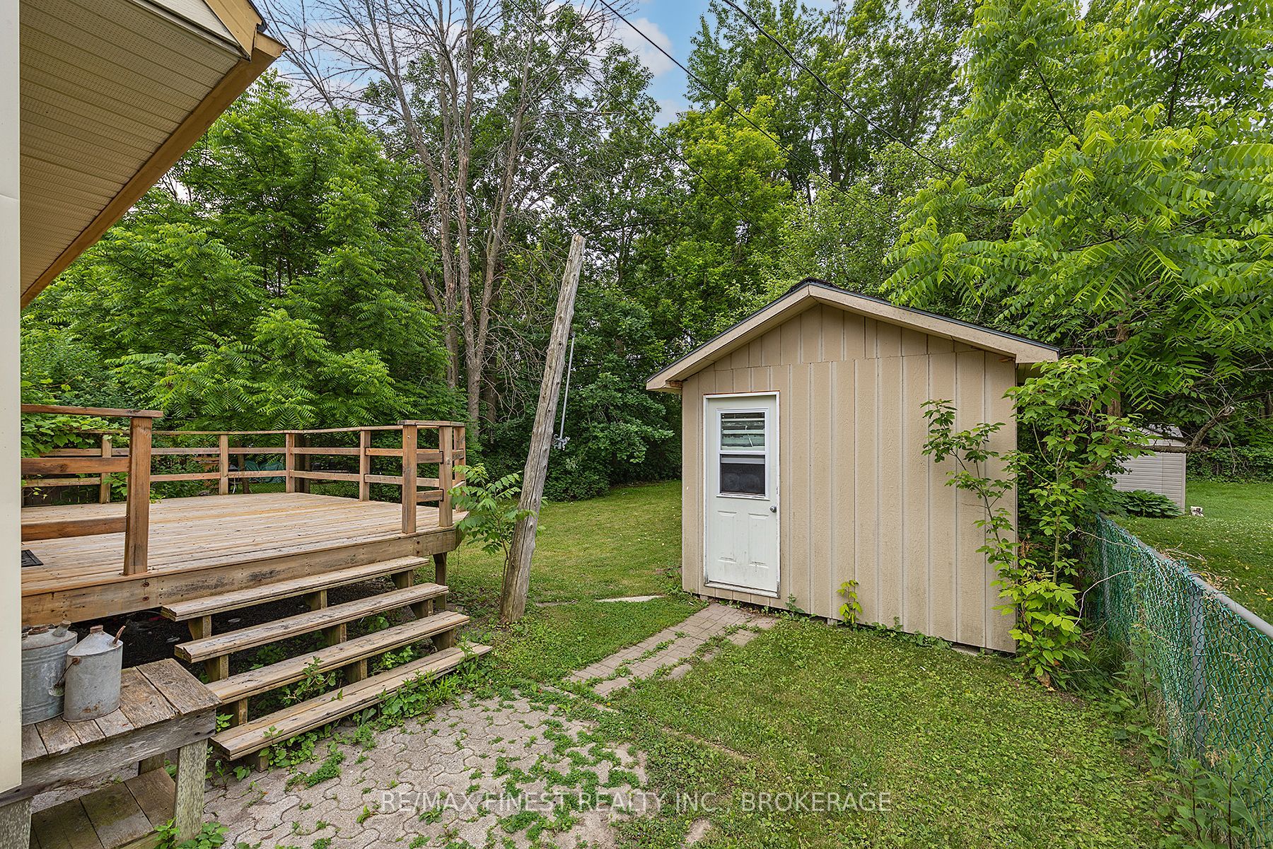 226 Simcoe Street Property Photo 6
