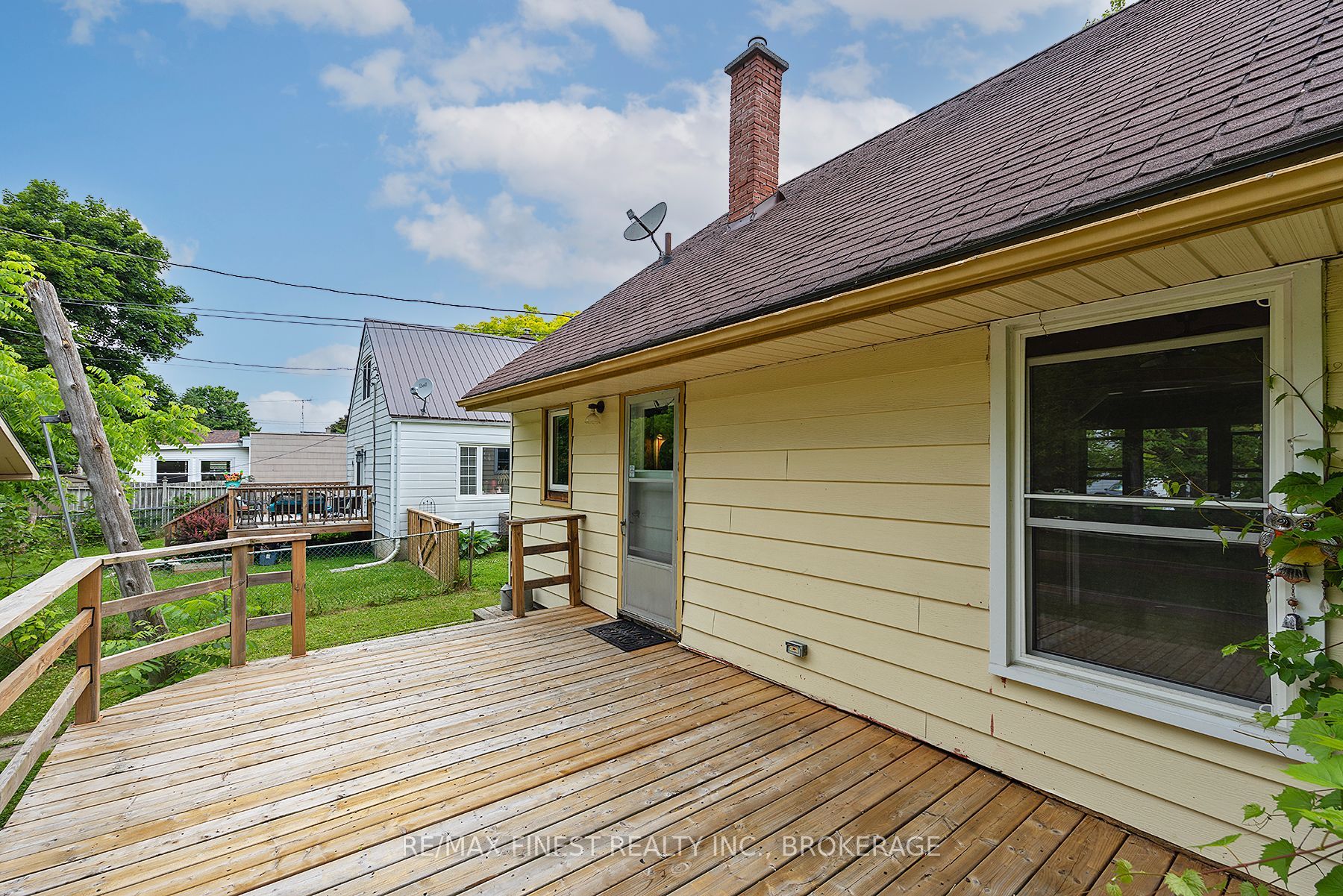226 Simcoe Street Property Photo 9