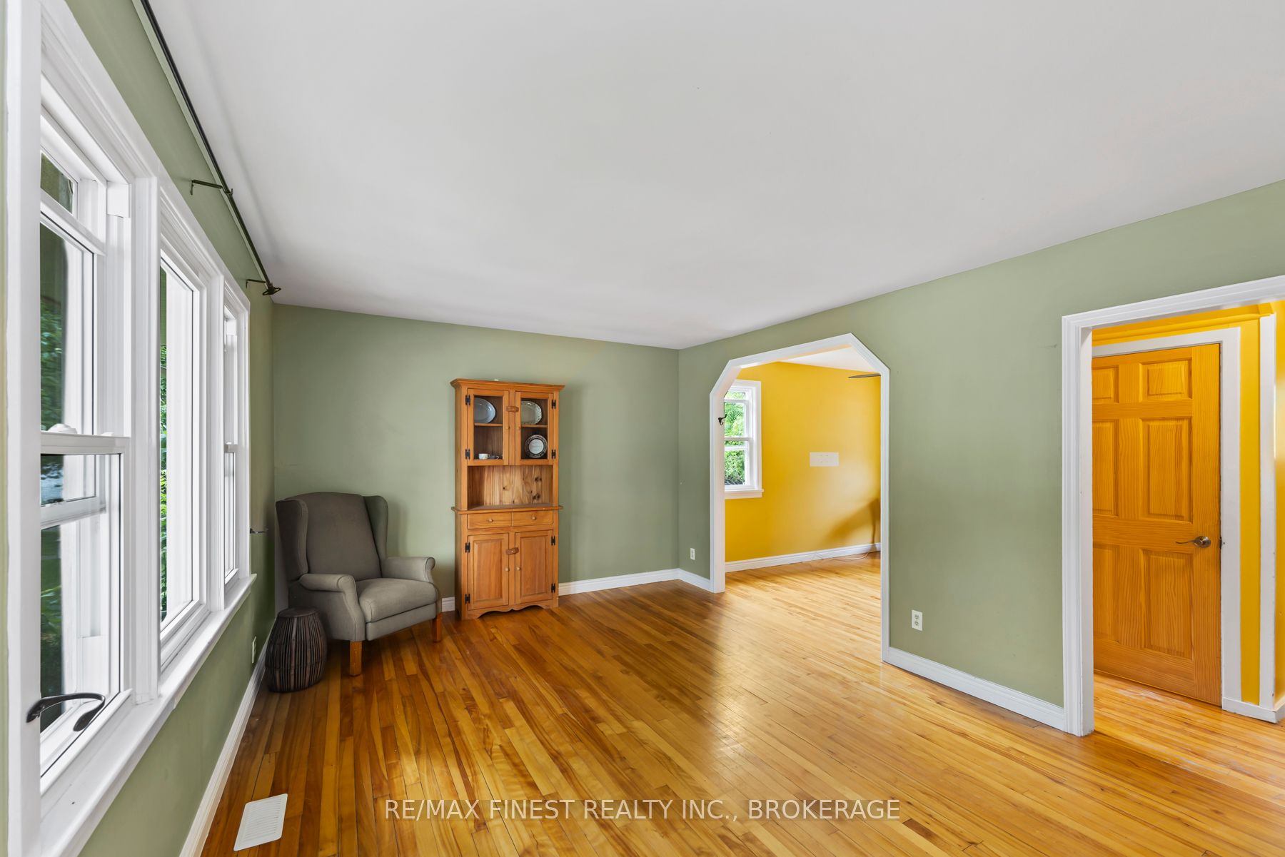 226 Simcoe Street Property Photo 17