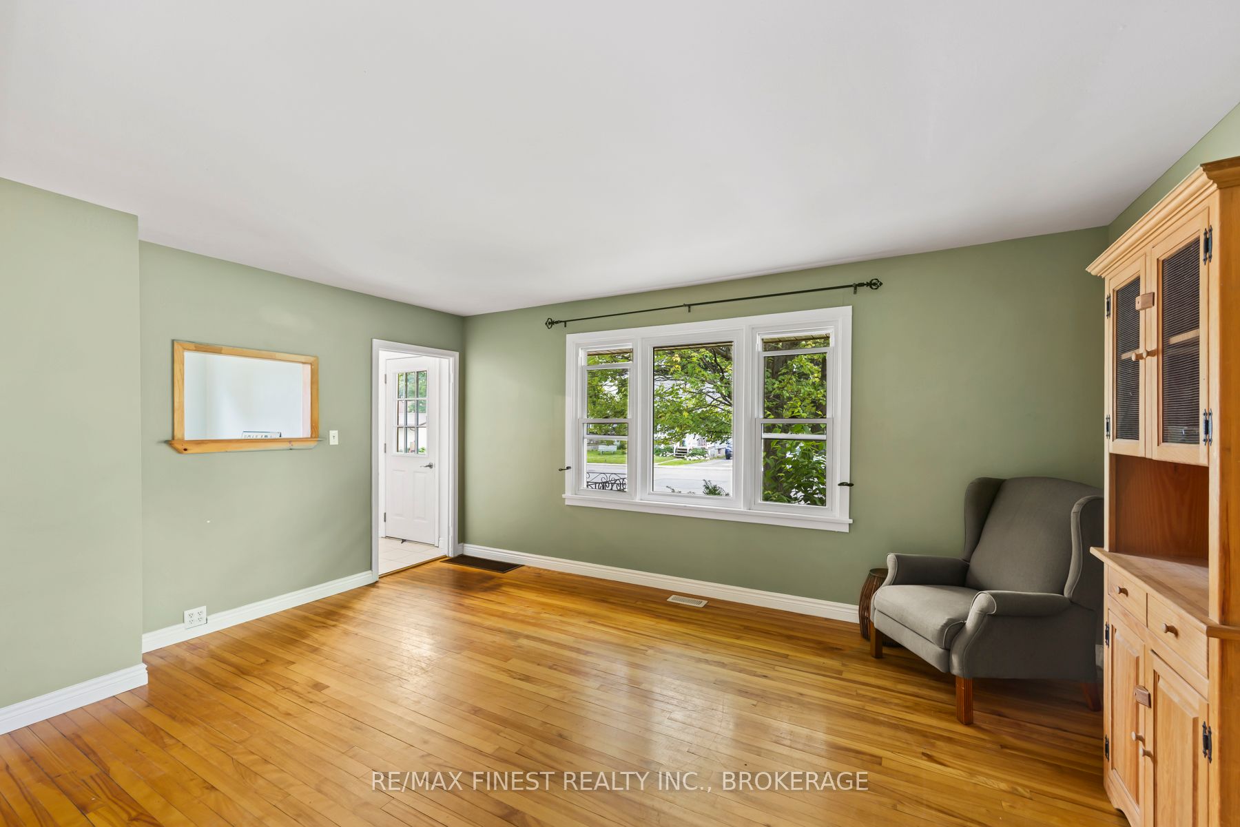 226 Simcoe Street Property Photo 18