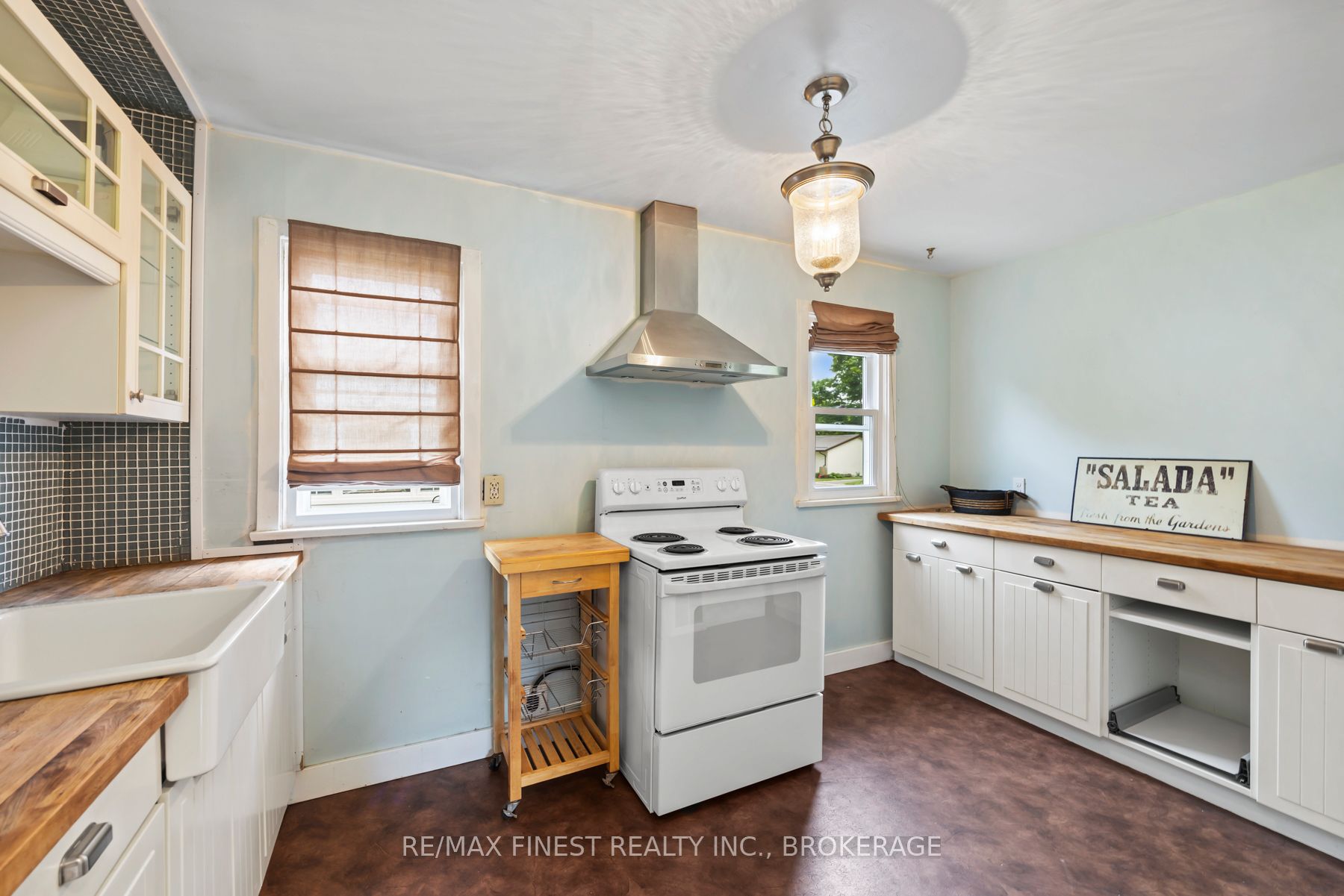 226 Simcoe Street Property Photo 24