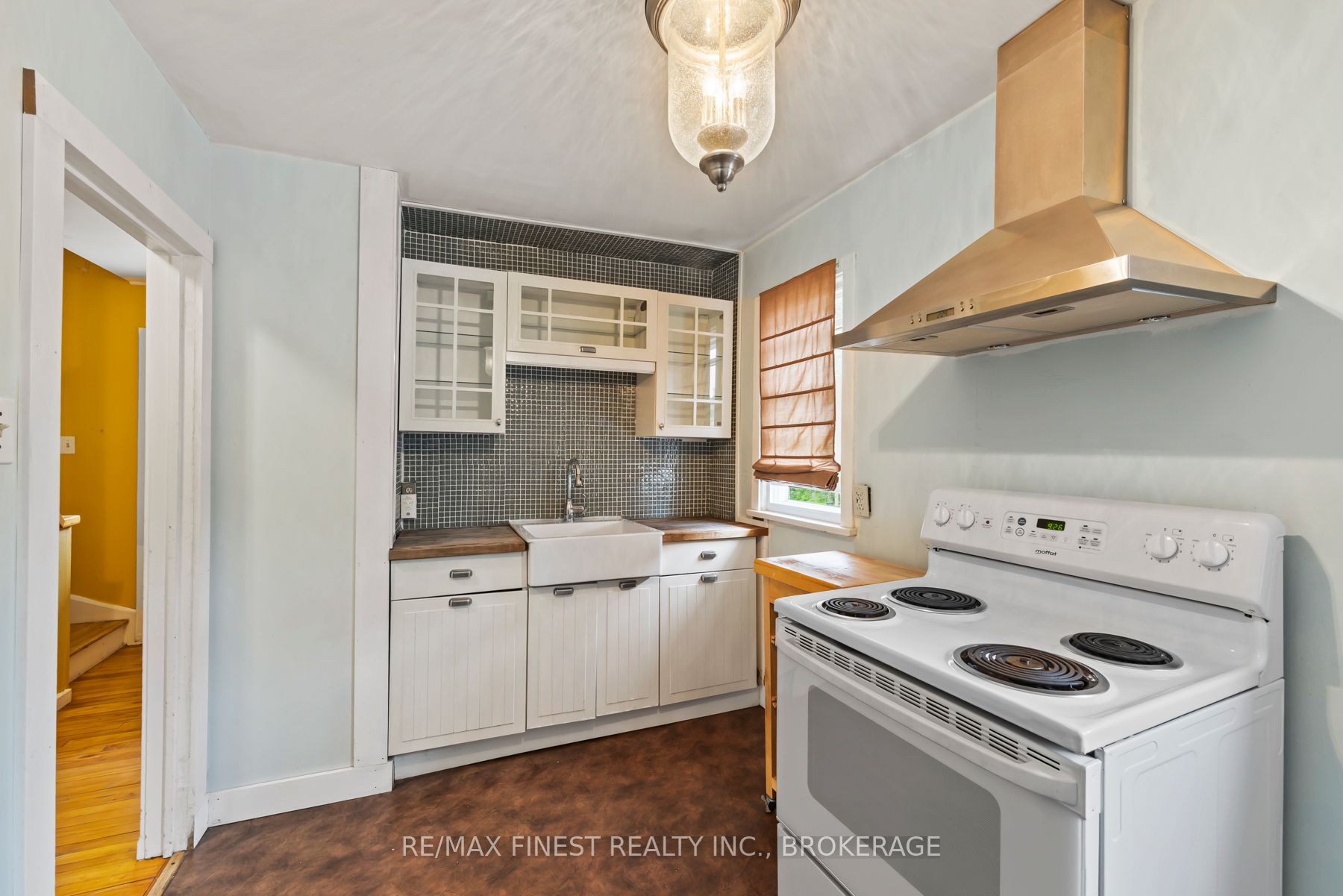 226 Simcoe Street Property Photo 26