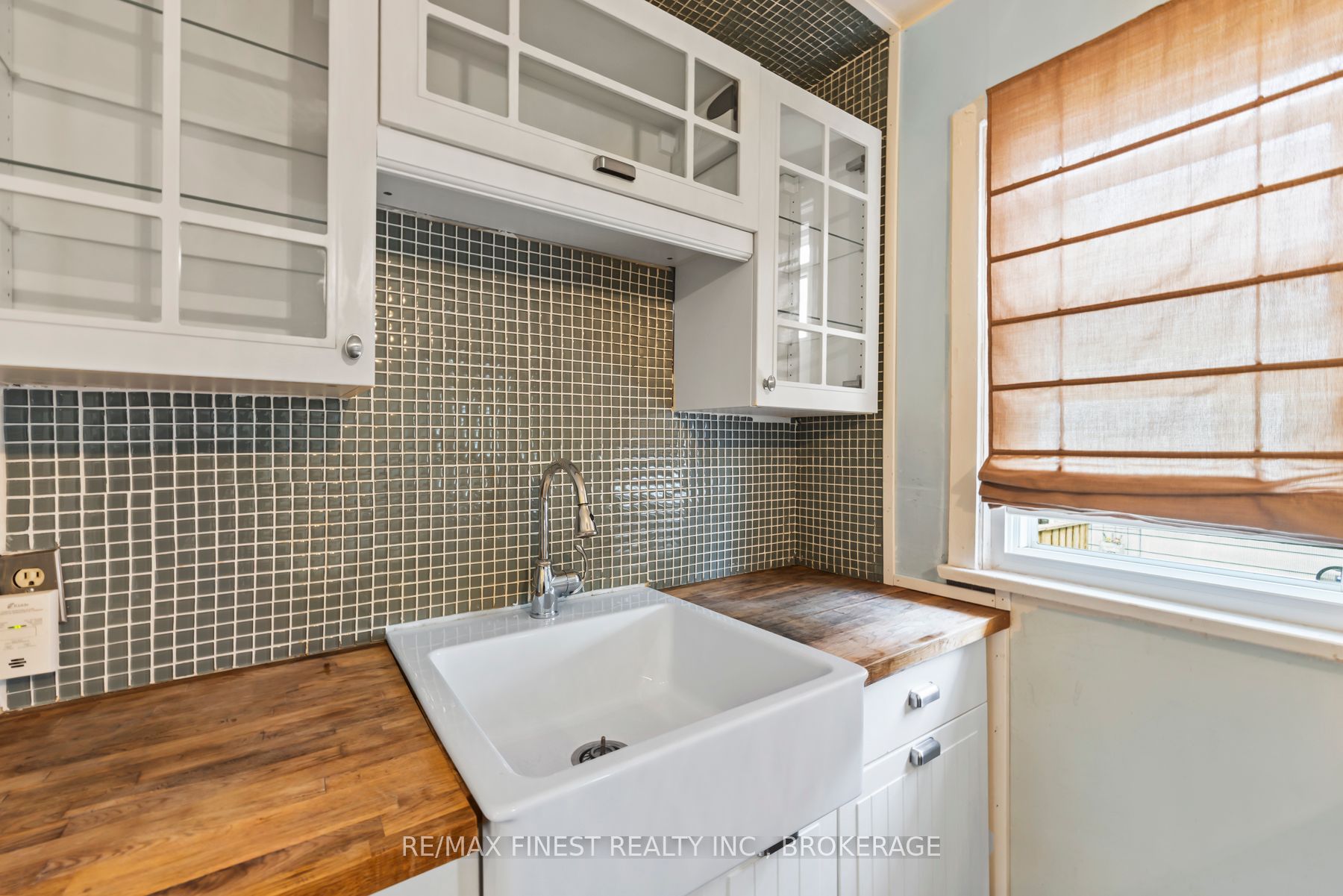 226 Simcoe Street Property Photo 27