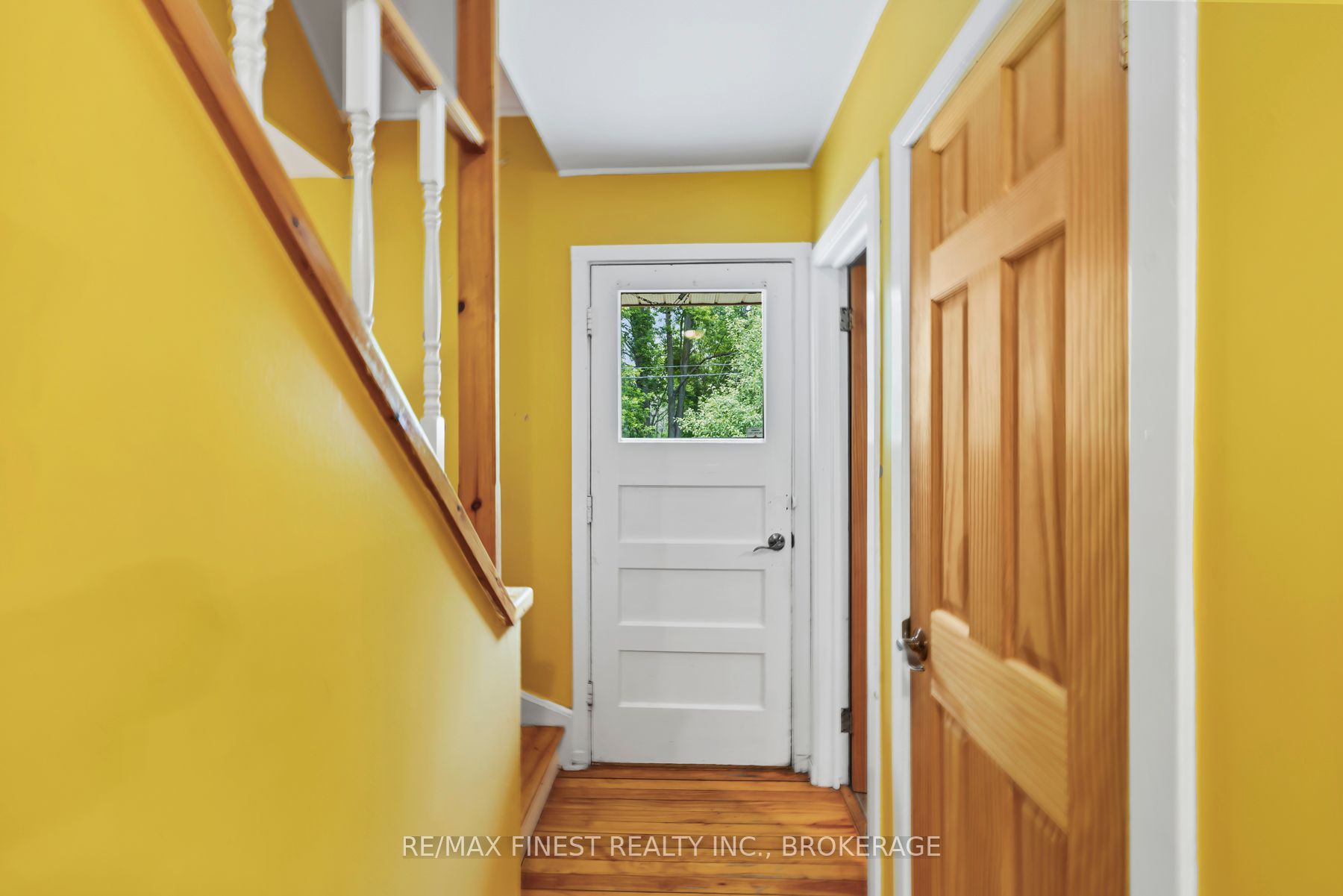226 Simcoe Street Property Photo 28